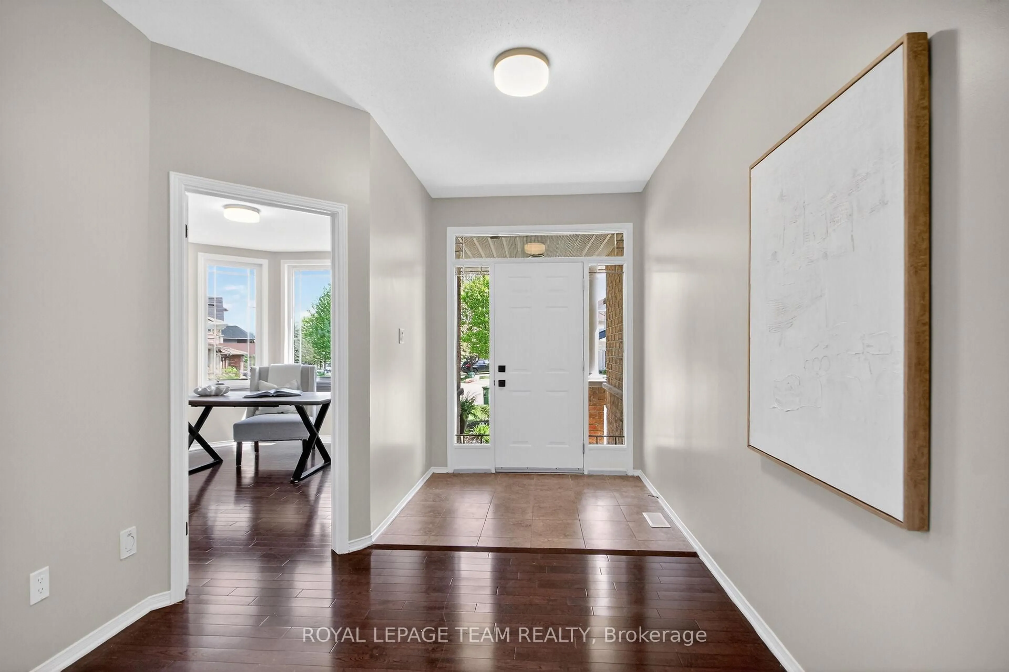 Indoor entryway for 121 Muskego Cres, Ottawa Ontario K2W 1H6