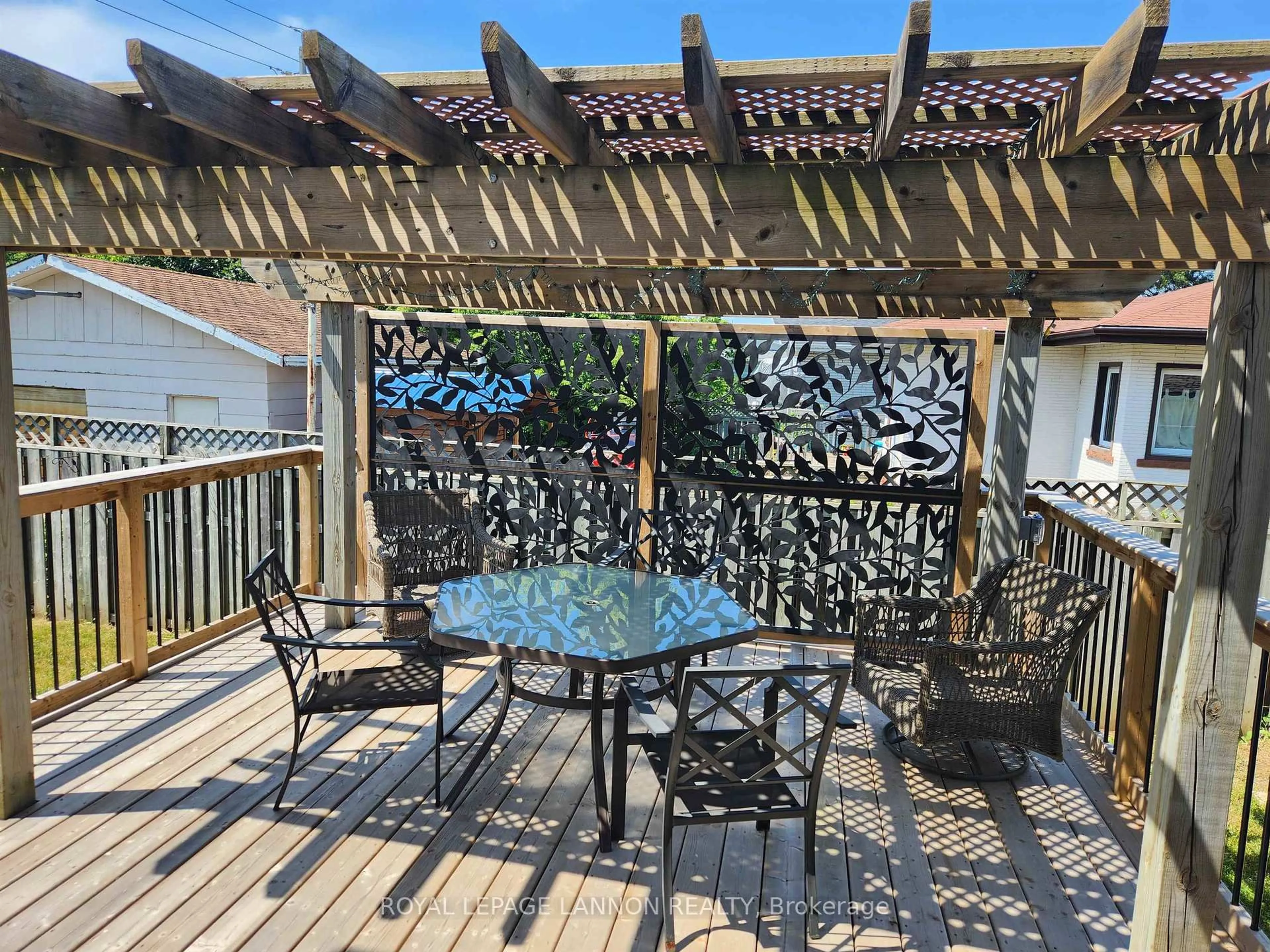 Patio, unknown for 900 Mary St, Thunder Bay Ontario P7E 4M1