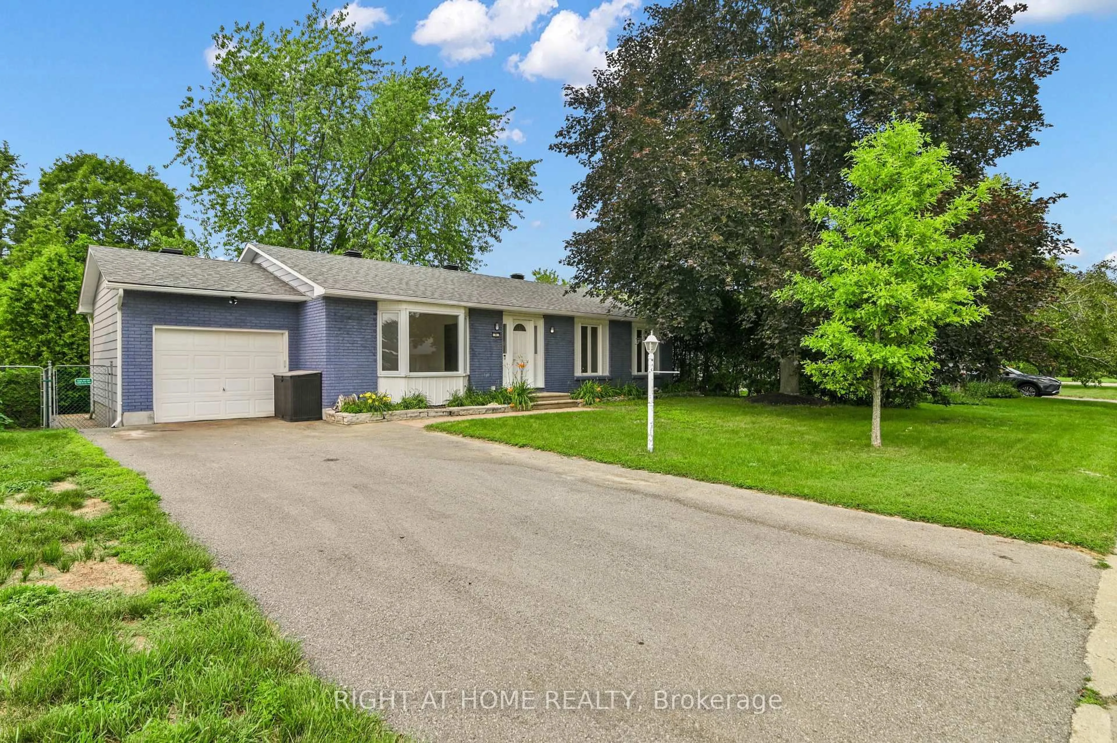 A pic from outside/outdoor area/front of a property/back of a property/a pic from drone, street for 9 Leetom Cres, Ottawa Ontario K2J 1E3