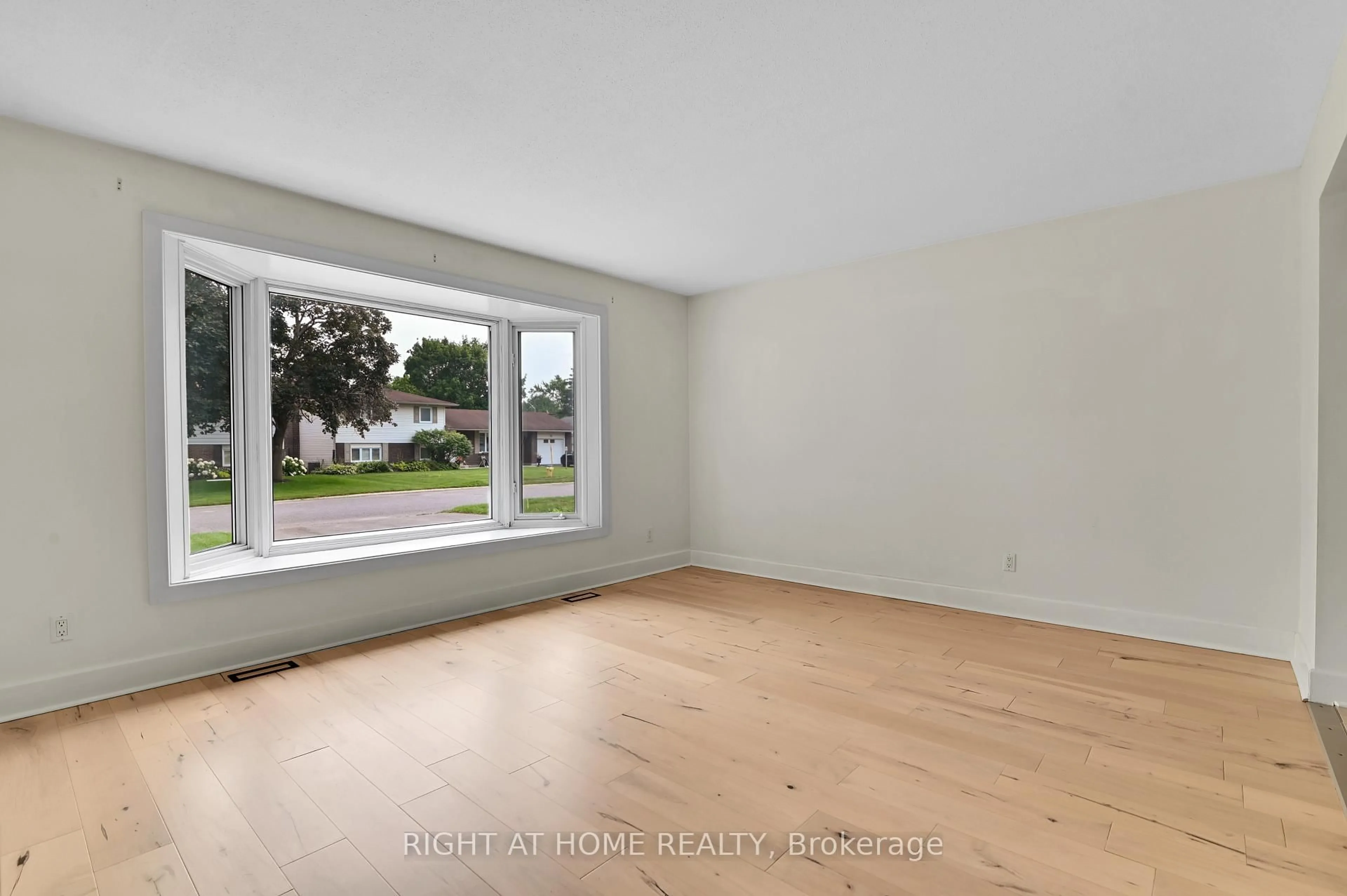 A pic of a room for 9 Leetom Cres, Ottawa Ontario K2J 1E3