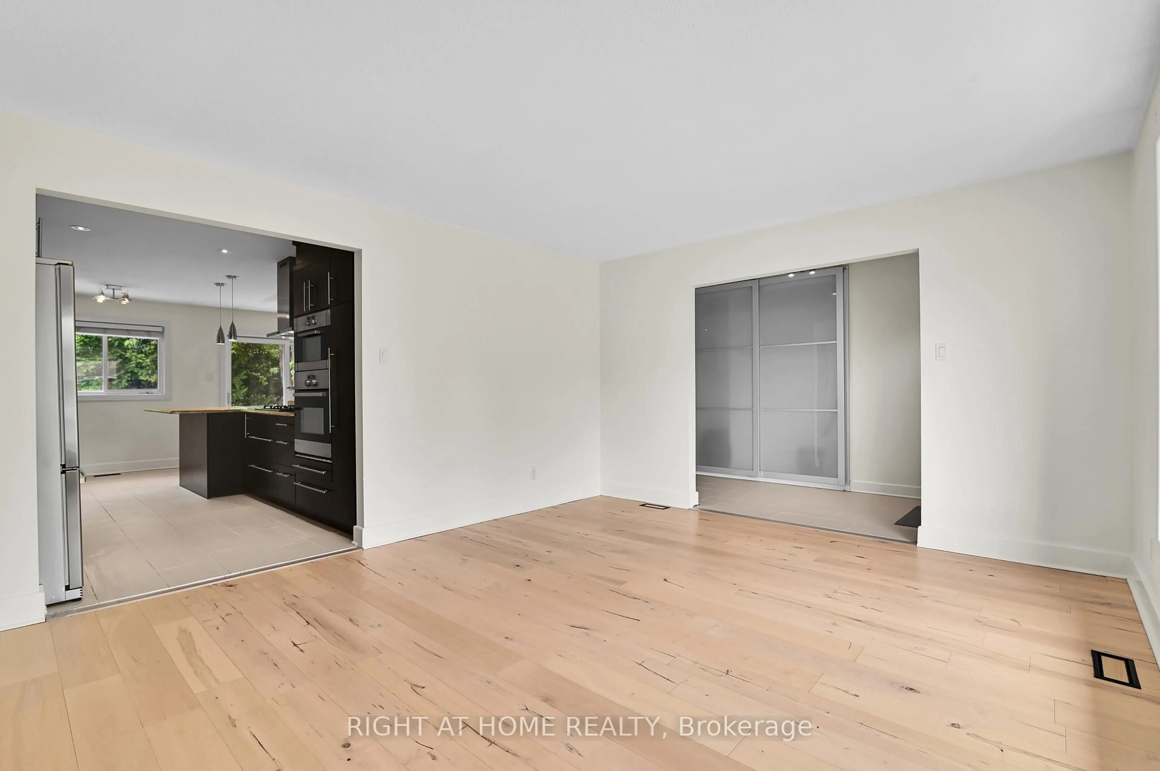 A pic of a room for 9 Leetom Cres, Ottawa Ontario K2J 1E3