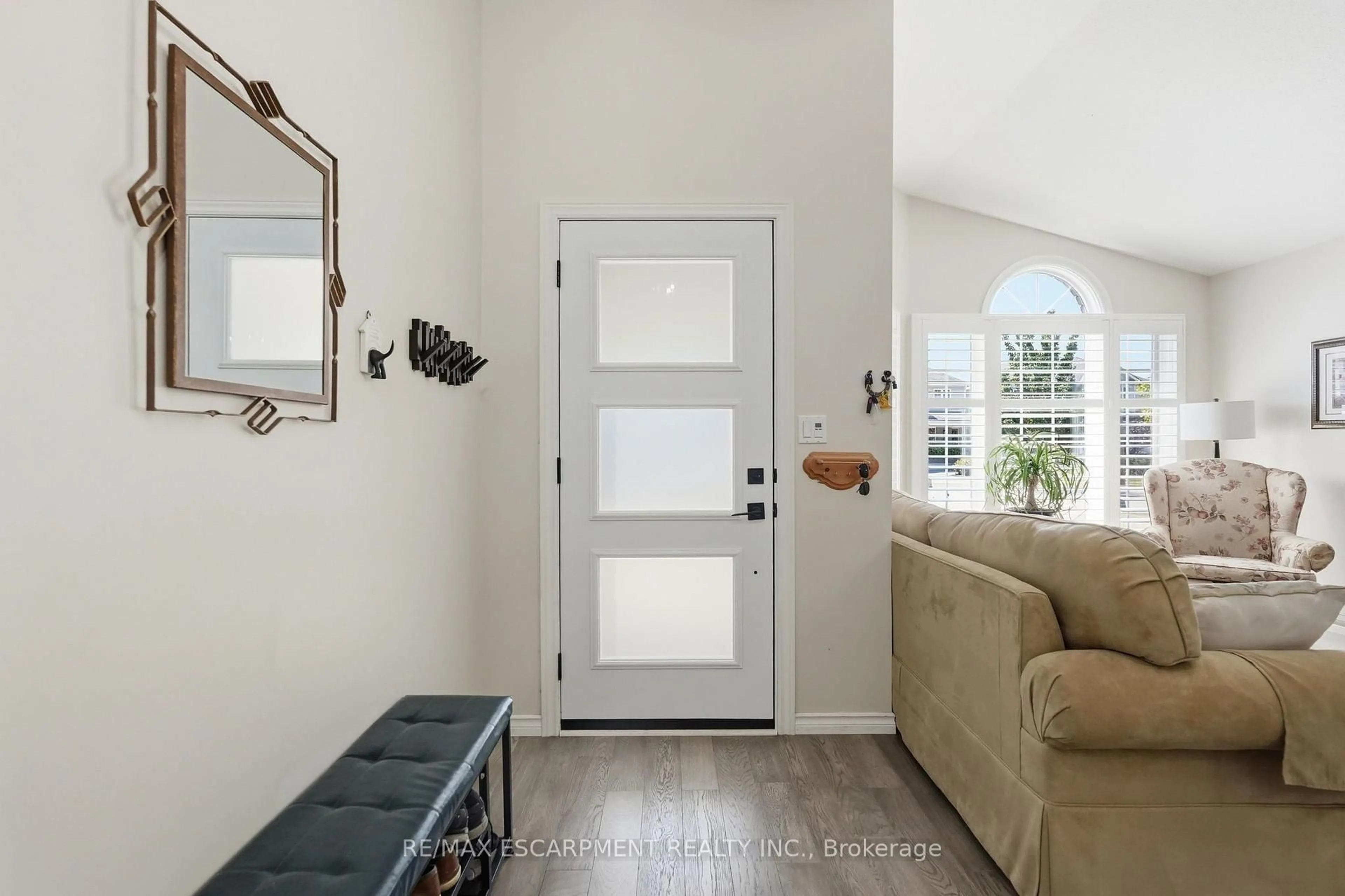 Indoor entryway for 40 Maich Cres, Brantford Ontario N3T 6P1