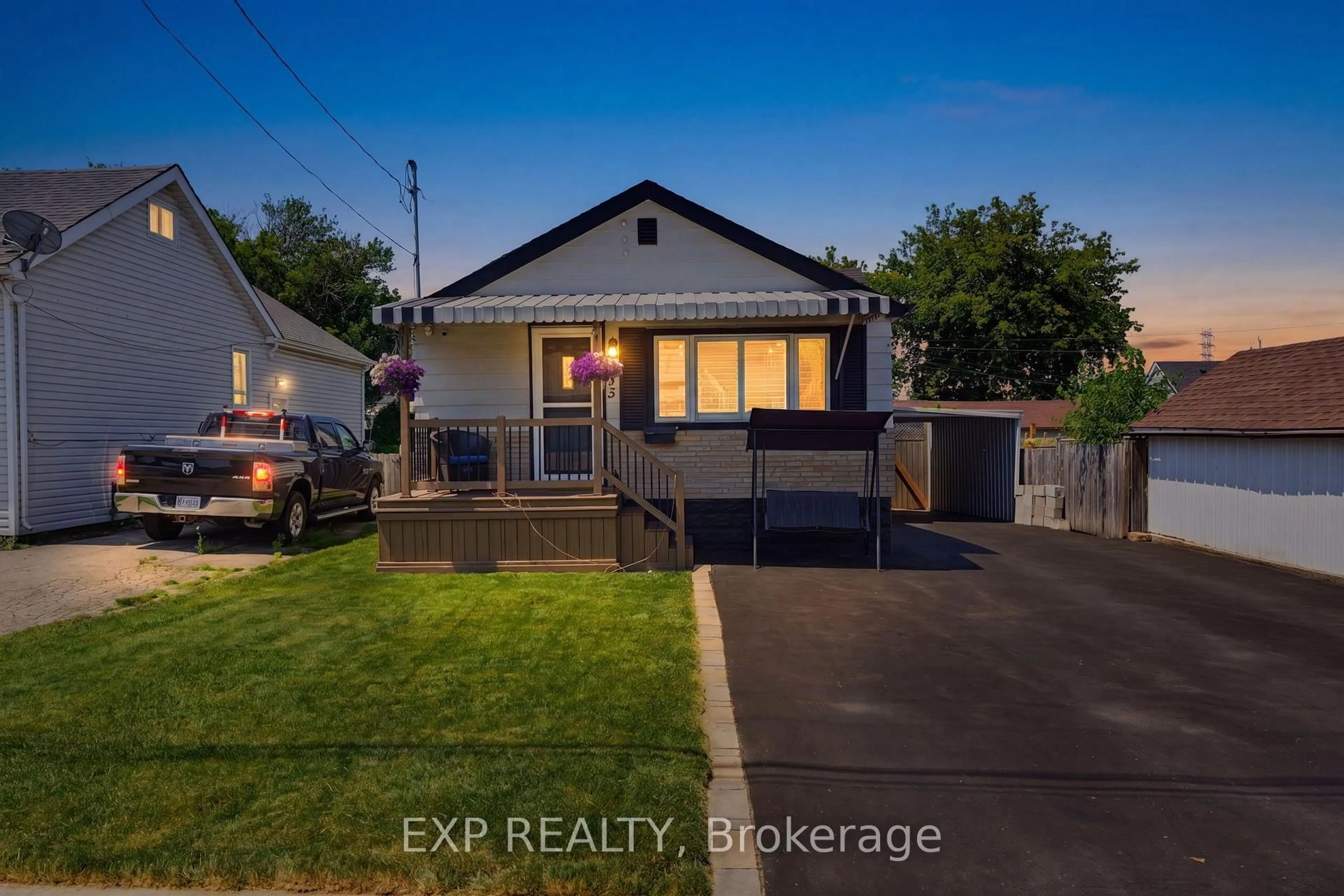 A pic from outside/outdoor area/front of a property/back of a property/a pic from drone, street for 735 Dunn Ave, Hamilton Ontario L8H 6M7