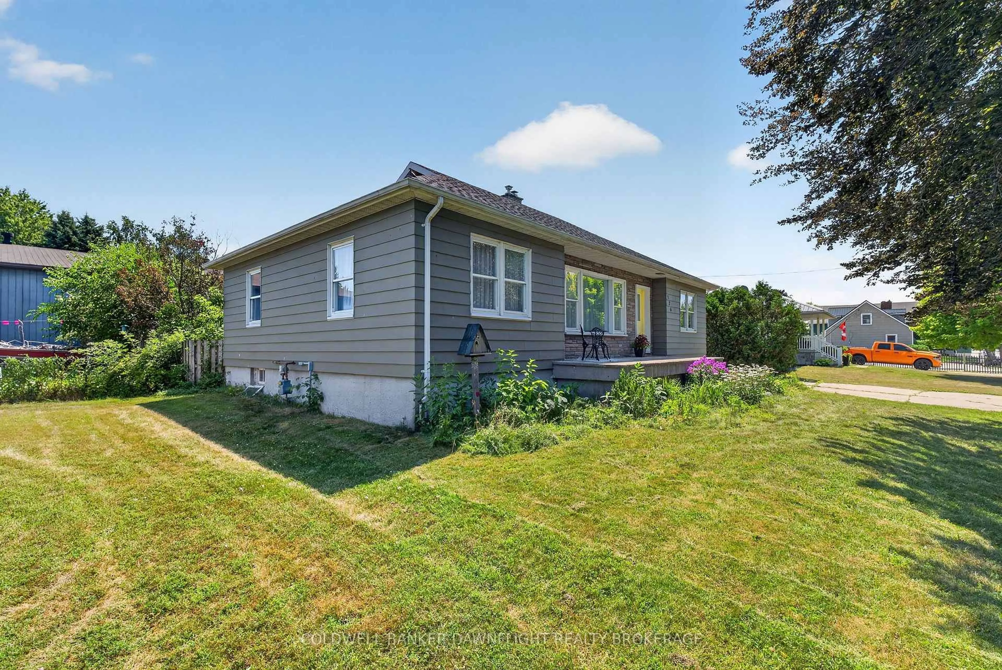 A pic from outside/outdoor area/front of a property/back of a property/a pic from drone, unknown for 126 Centre St, Bluewater Ontario N0M 1N0