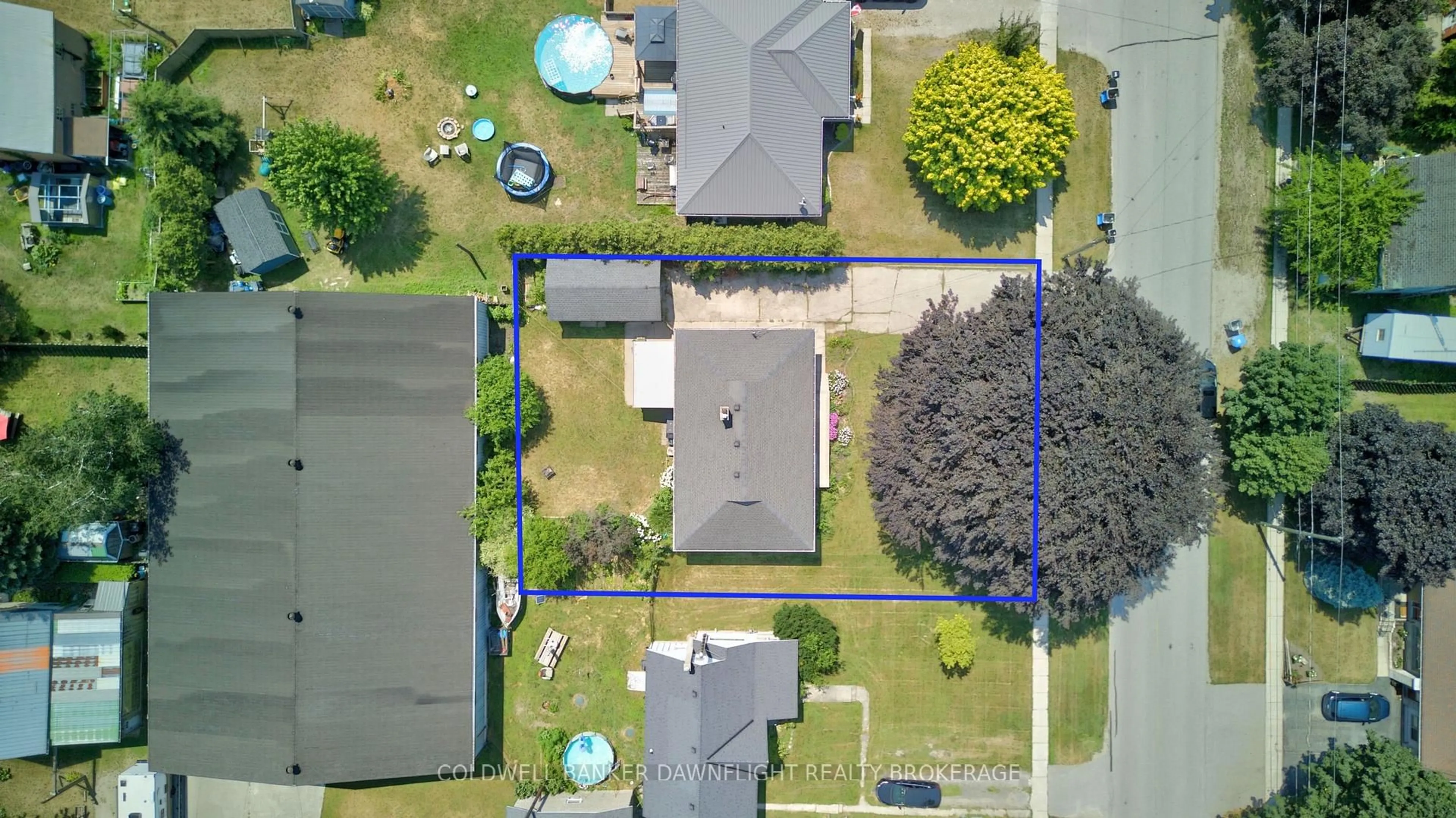 A pic from outside/outdoor area/front of a property/back of a property/a pic from drone, street for 126 Centre St, Bluewater Ontario N0M 1N0