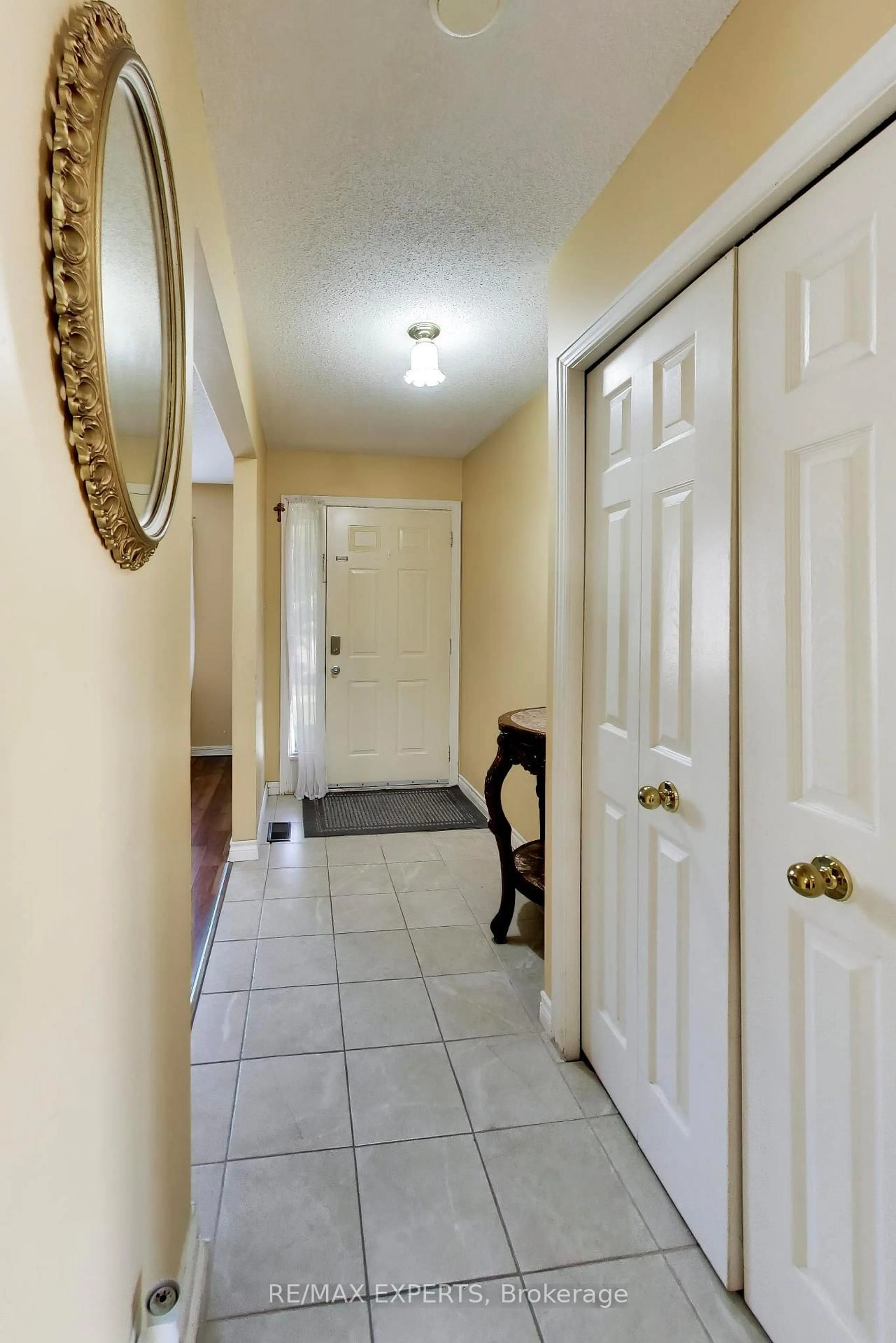 Indoor entryway for 331 Newbury Dr, Kitchener Ontario N2N 3A3