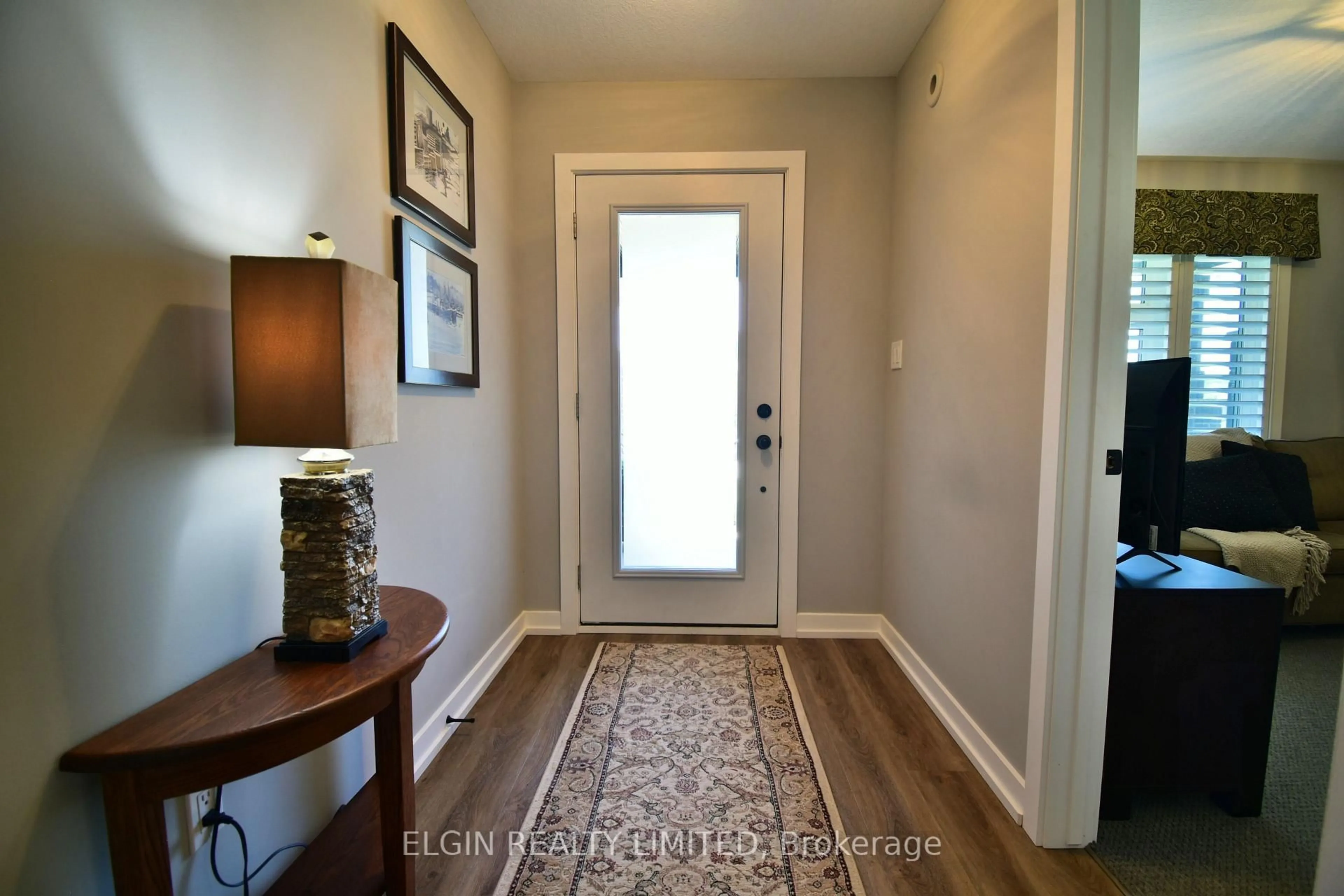 Indoor entryway for 60 Snowy Owl Tr, Central Elgin Ontario N5R 0M7
