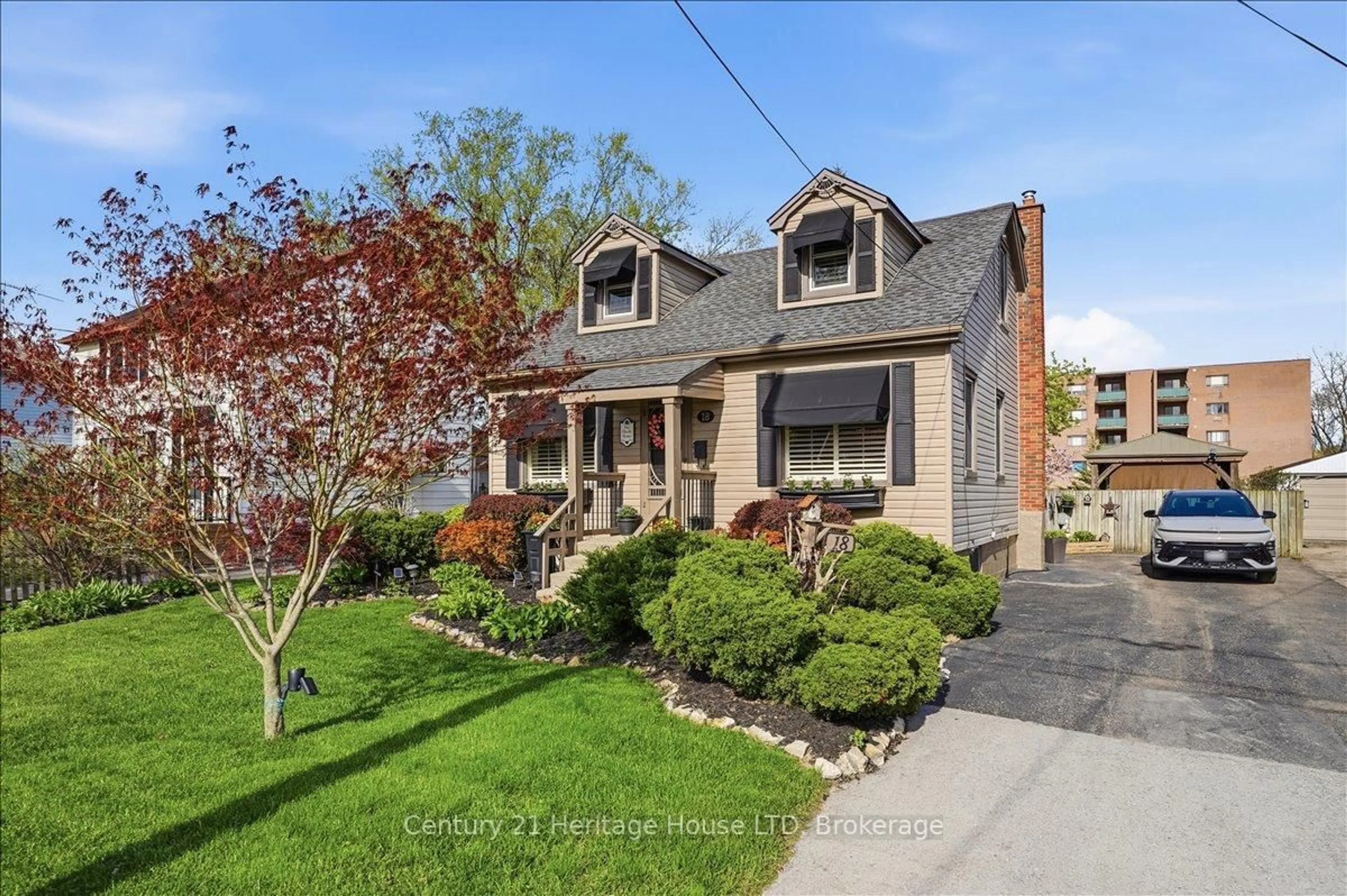 Home with brick exterior material, street for 18 Northhaven Rd, Welland Ontario L3C 1X1