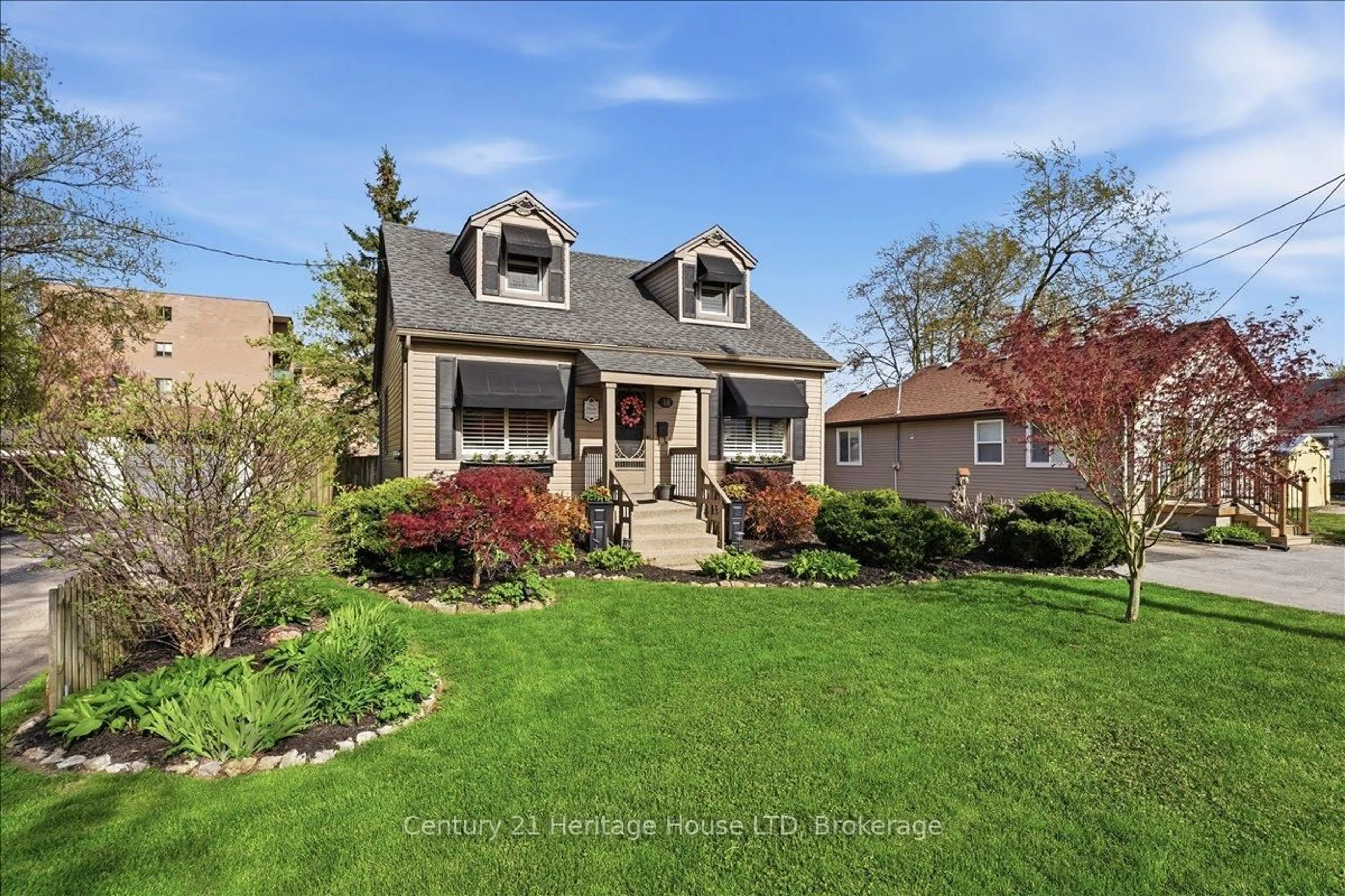 Home with brick exterior material, street for 18 Northhaven Rd, Welland Ontario L3C 1X1