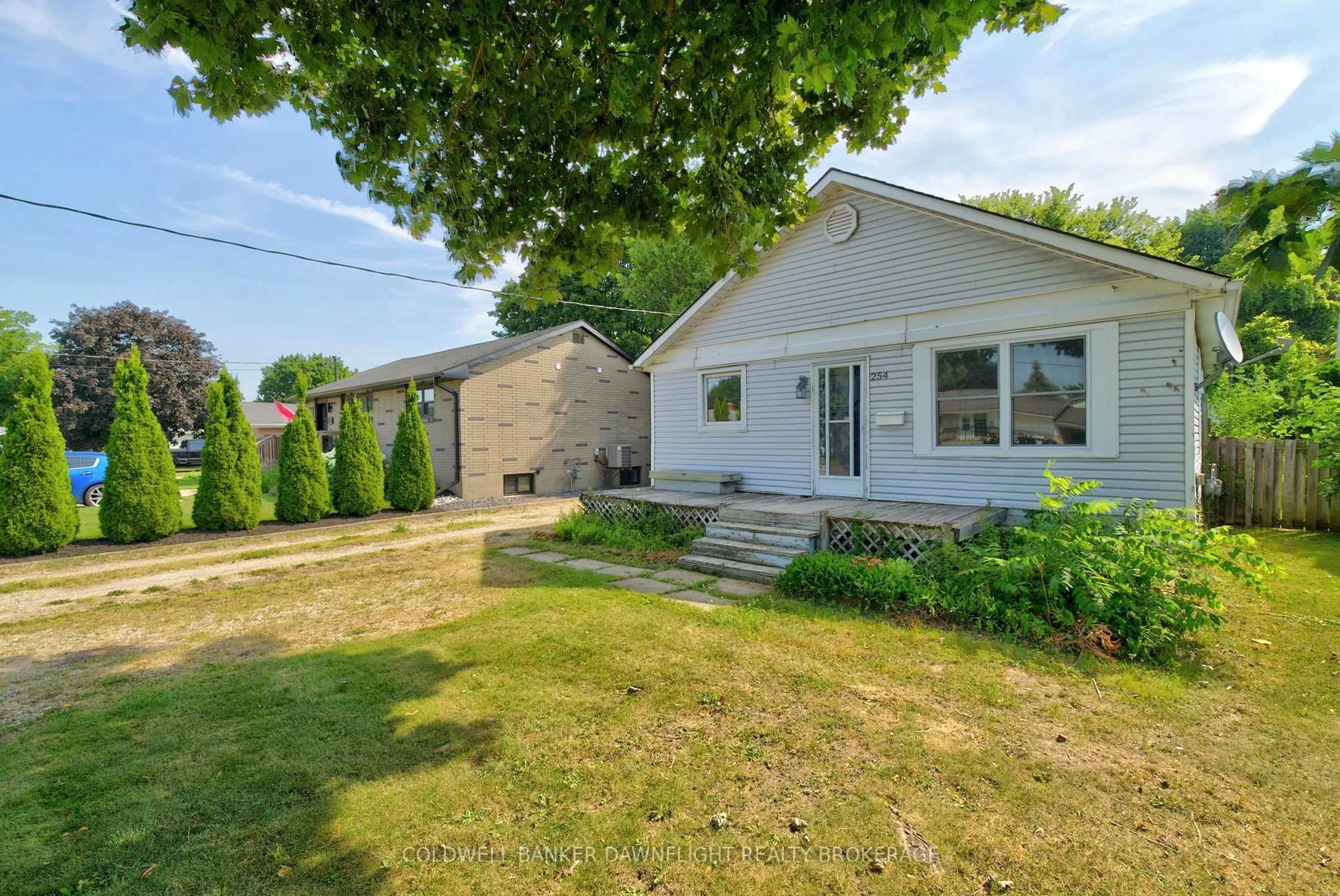 A pic from outside/outdoor area/front of a property/back of a property/a pic from drone, street for 254 Marlborough St, South Huron Ontario N0M 1S2