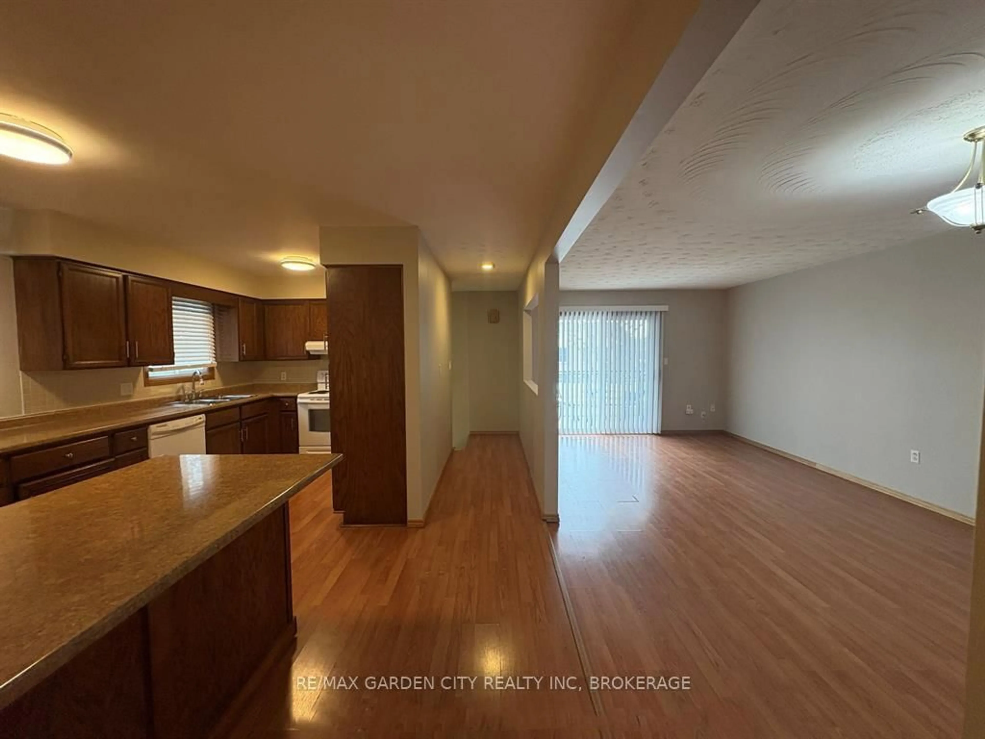 A pic of a room for 6141 Wildrose Cres, Niagara Falls Ontario L2G 7T3