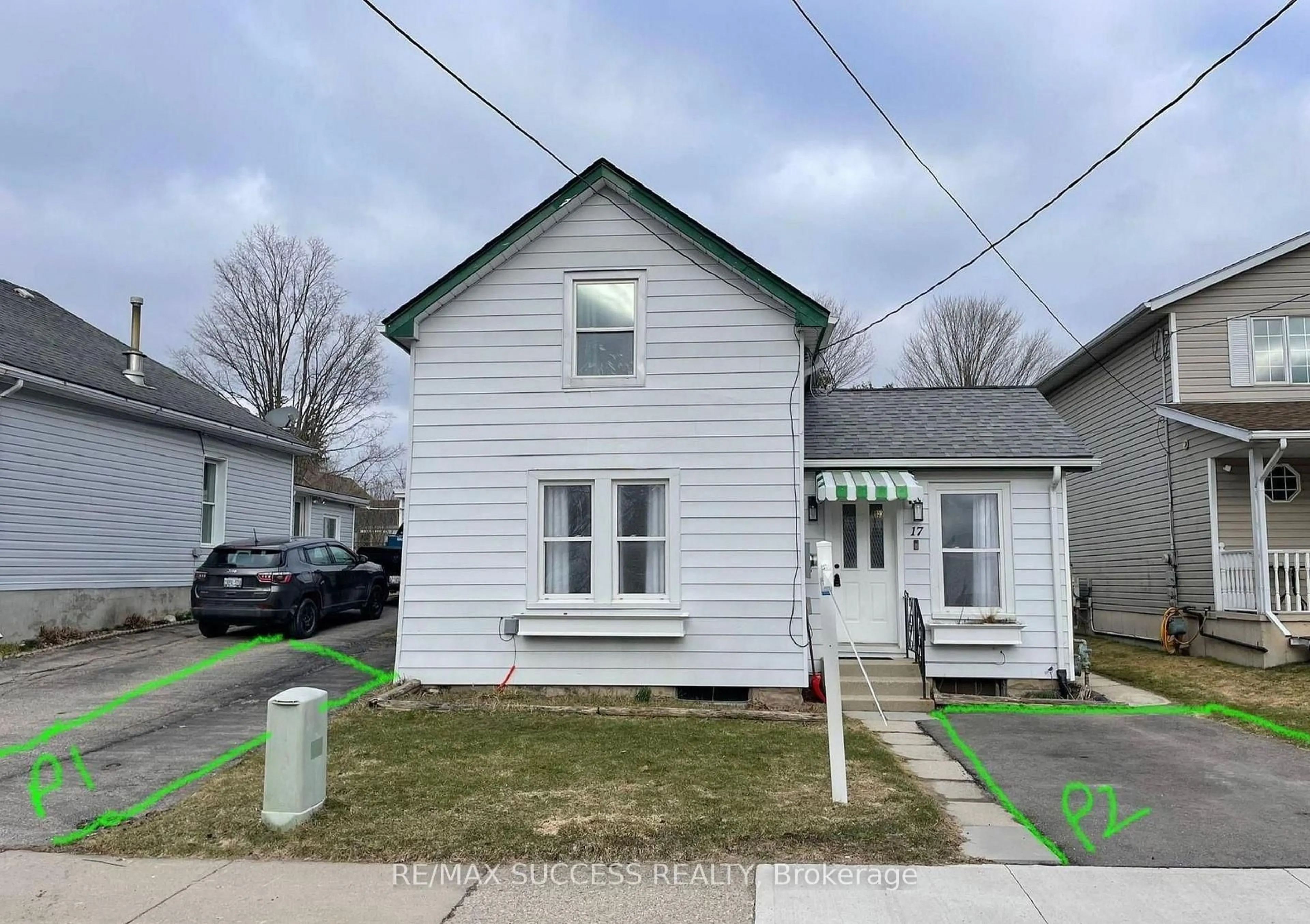 A pic from outside/outdoor area/front of a property/back of a property/a pic from drone, street for 17 Dover St, Woodstock Ontario N4S 3L7