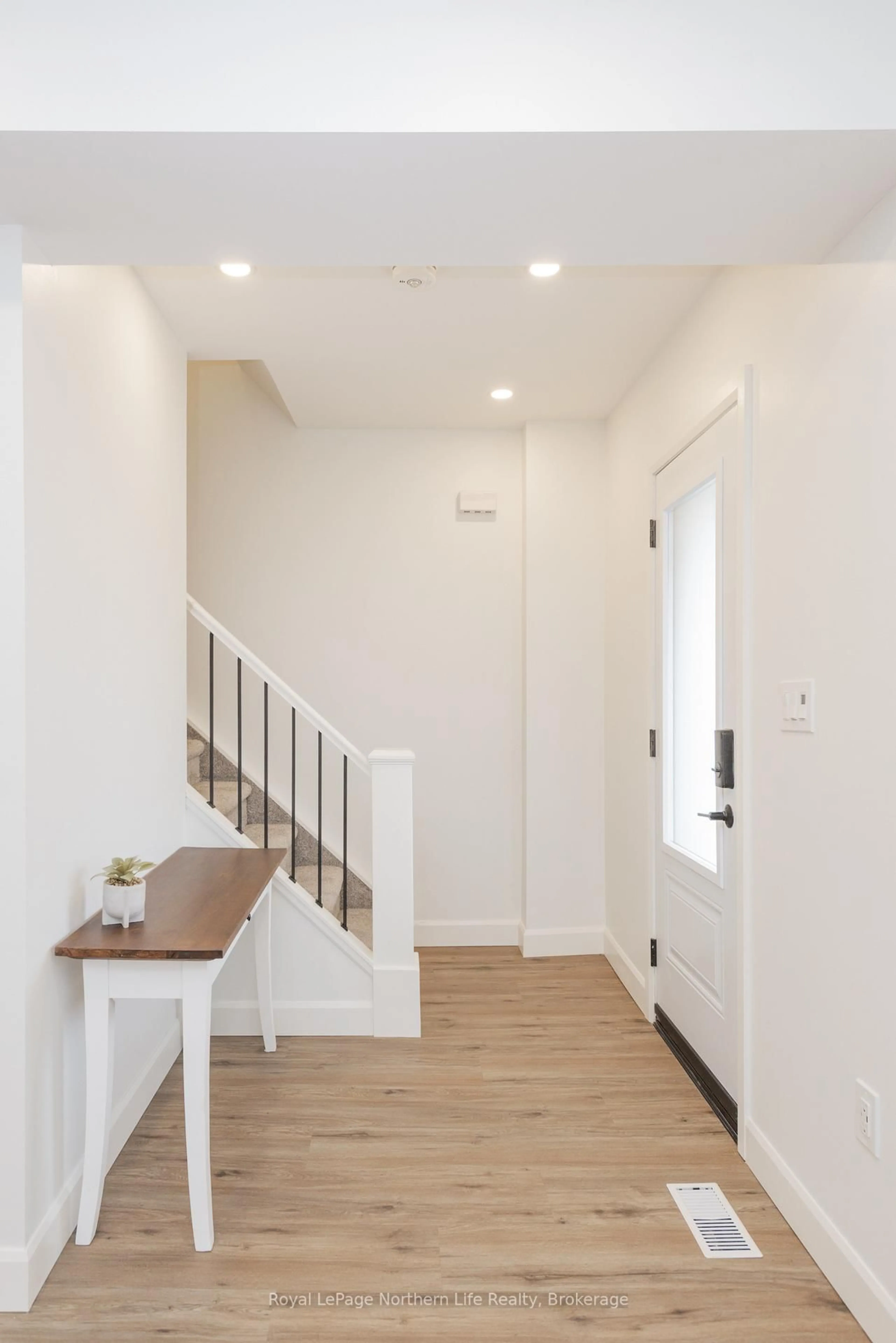 Indoor entryway for 253 Second Ave, North Bay Ontario P1B 3L1