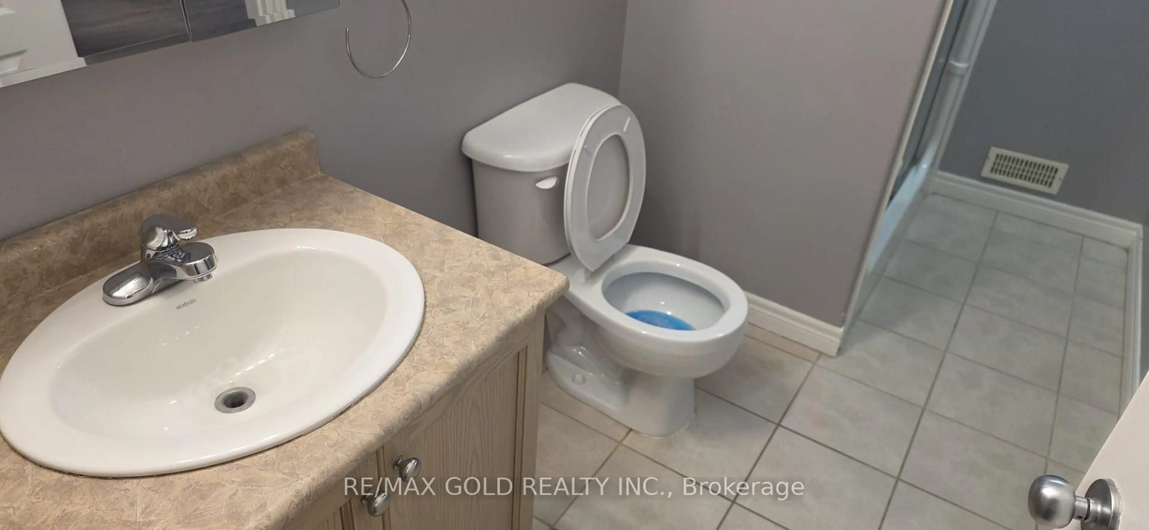 Standard bathroom, unknown for 11 Rose Ave, Welland Ontario L3C 2W8