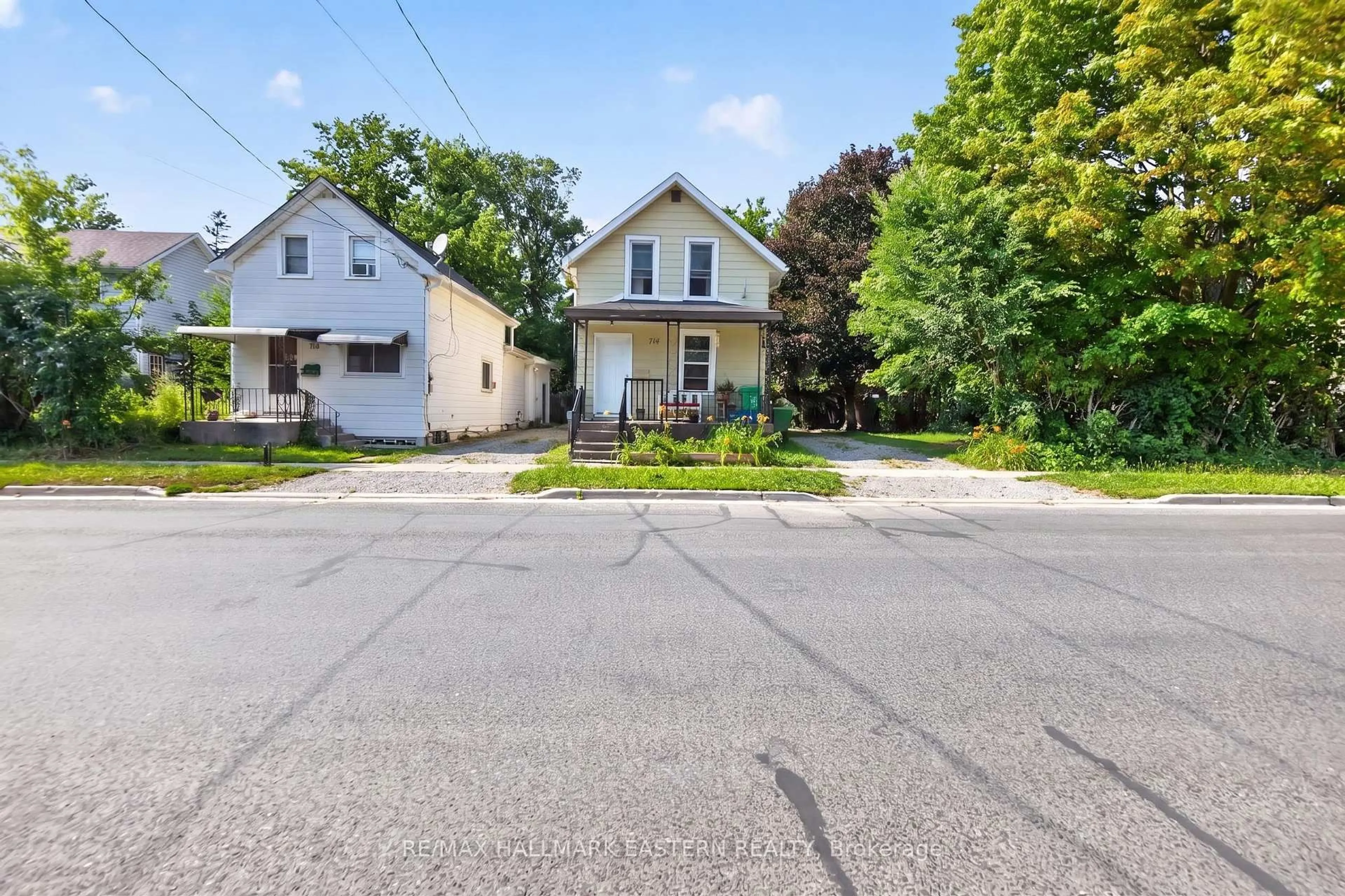 A pic from outside/outdoor area/front of a property/back of a property/a pic from drone, street for 714 Chamberlain St, Peterborough Ontario K9J 4M3