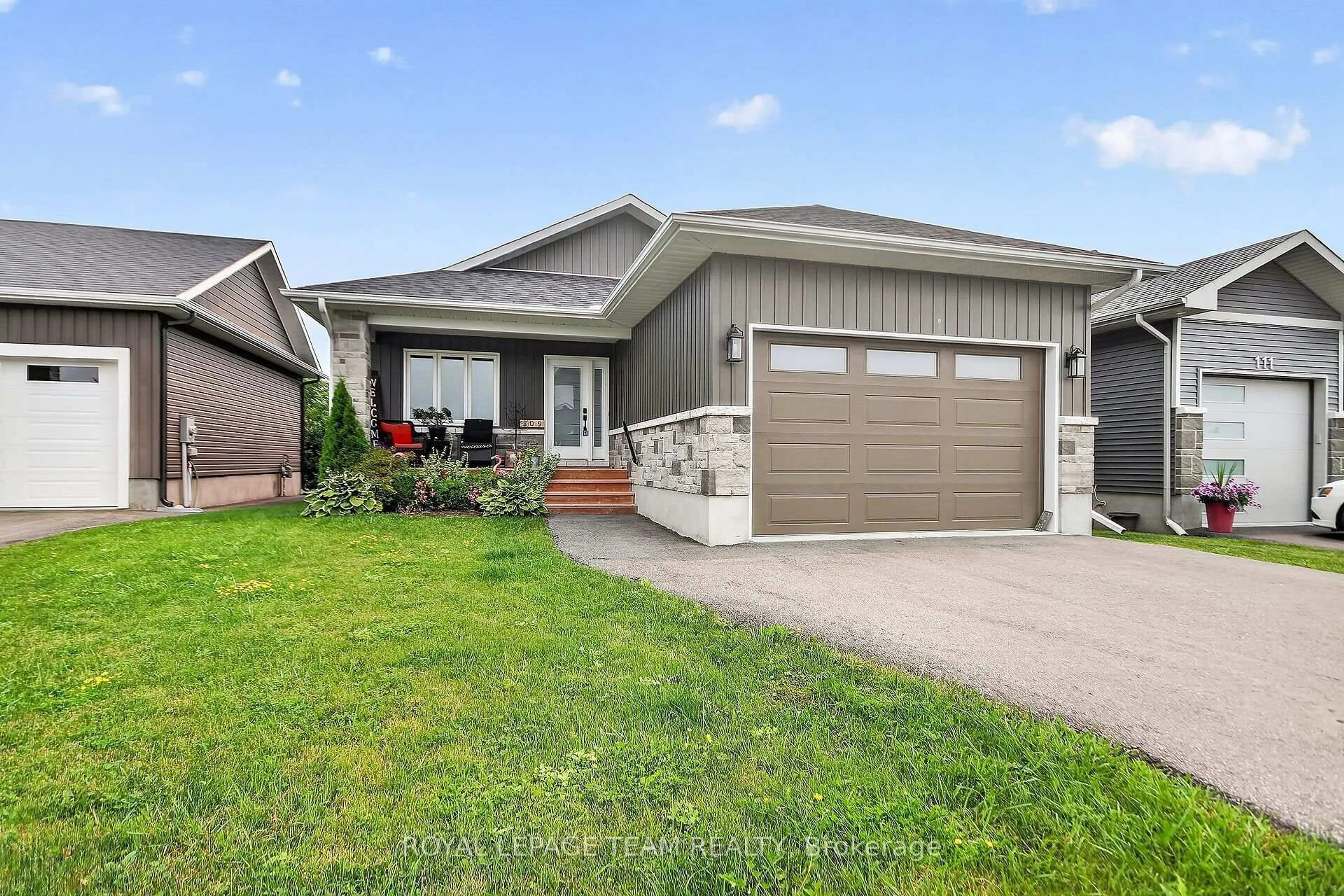 Home with vinyl exterior material, street for 109 James St, North Dundas Ontario K0C 2K0