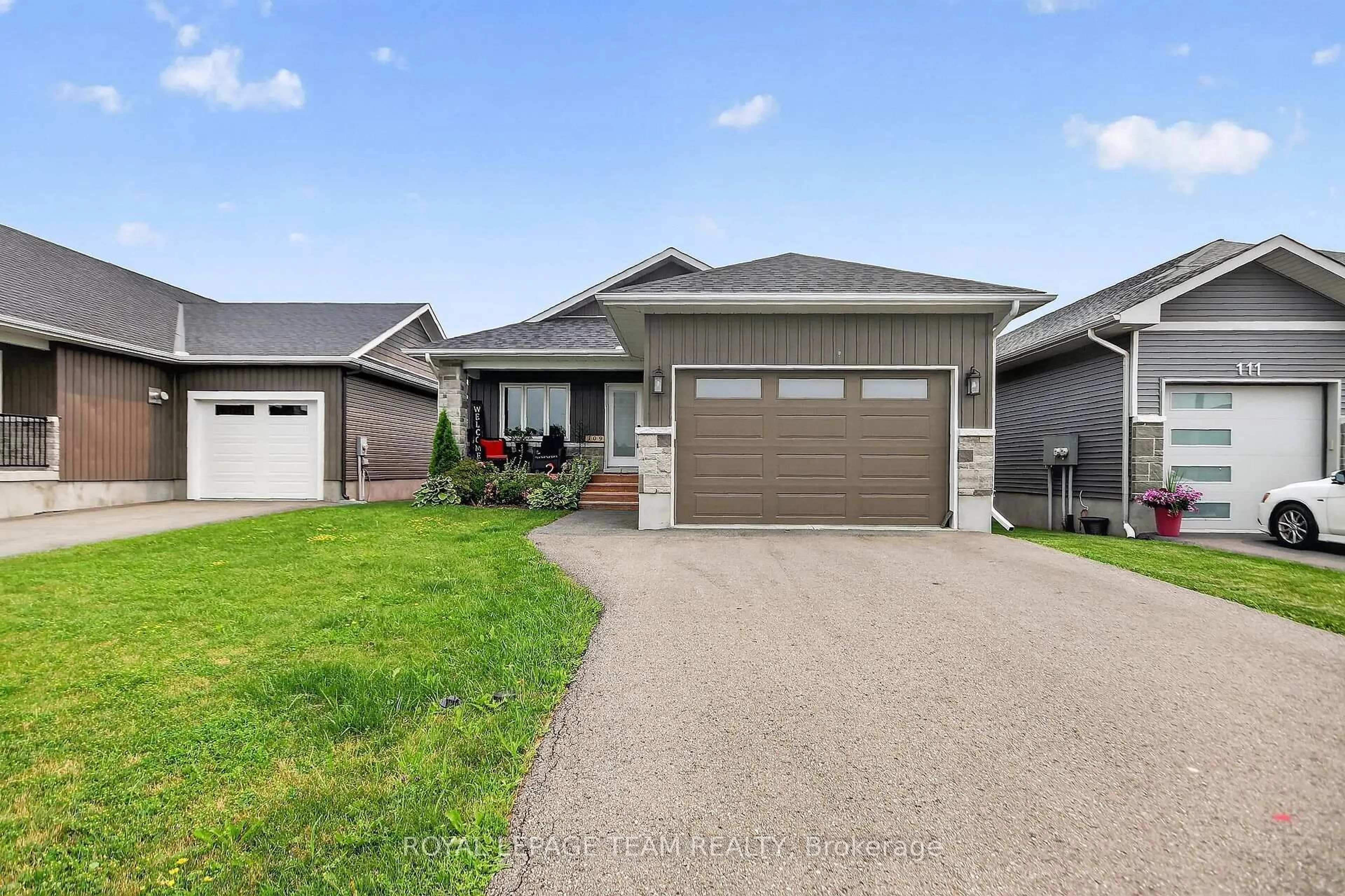 Home with vinyl exterior material, street for 109 James St, North Dundas Ontario K0C 2K0