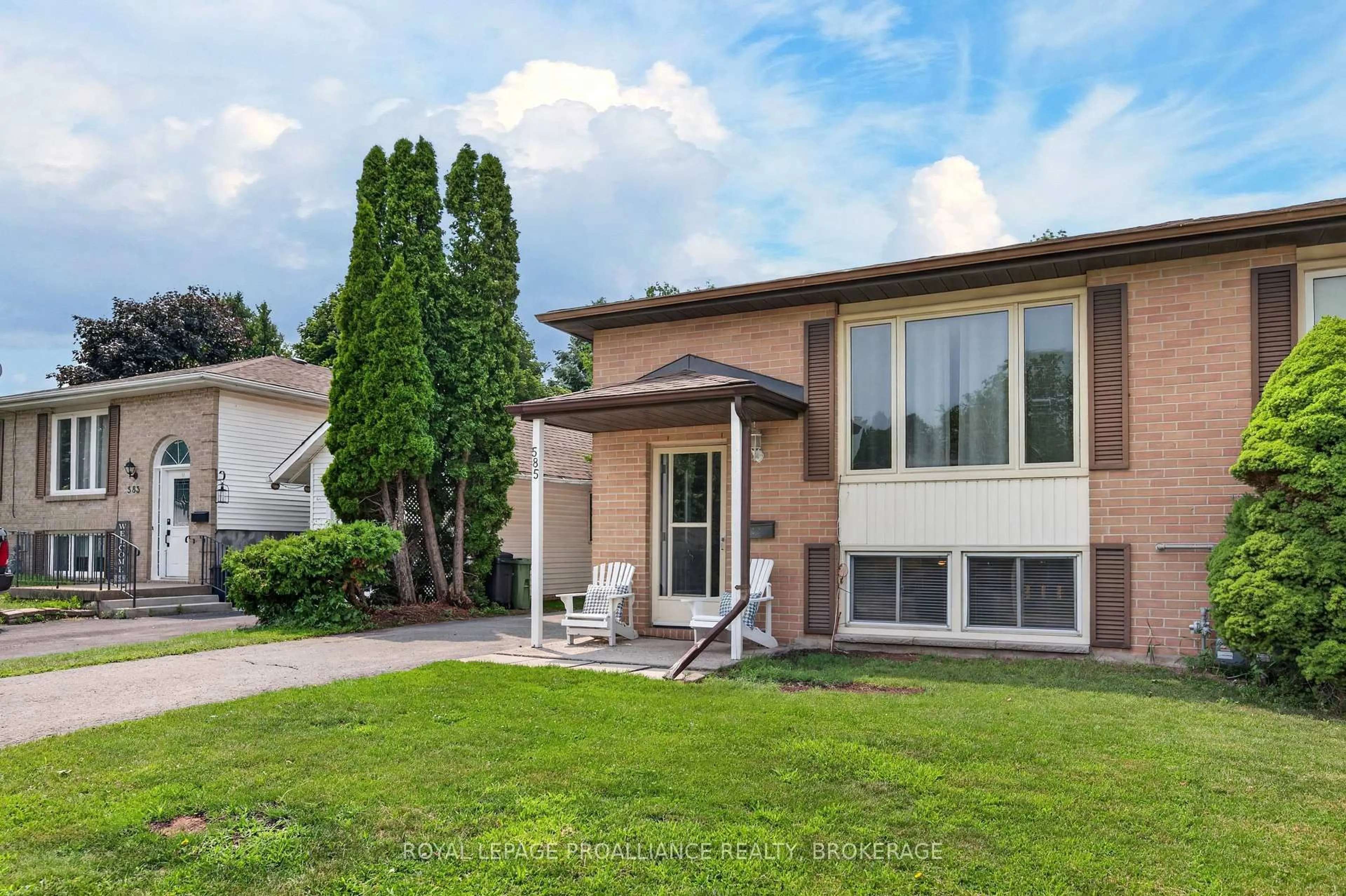 Home with vinyl exterior material, street for 585 Gavin Crt, Kingston Ontario K7M 8B8