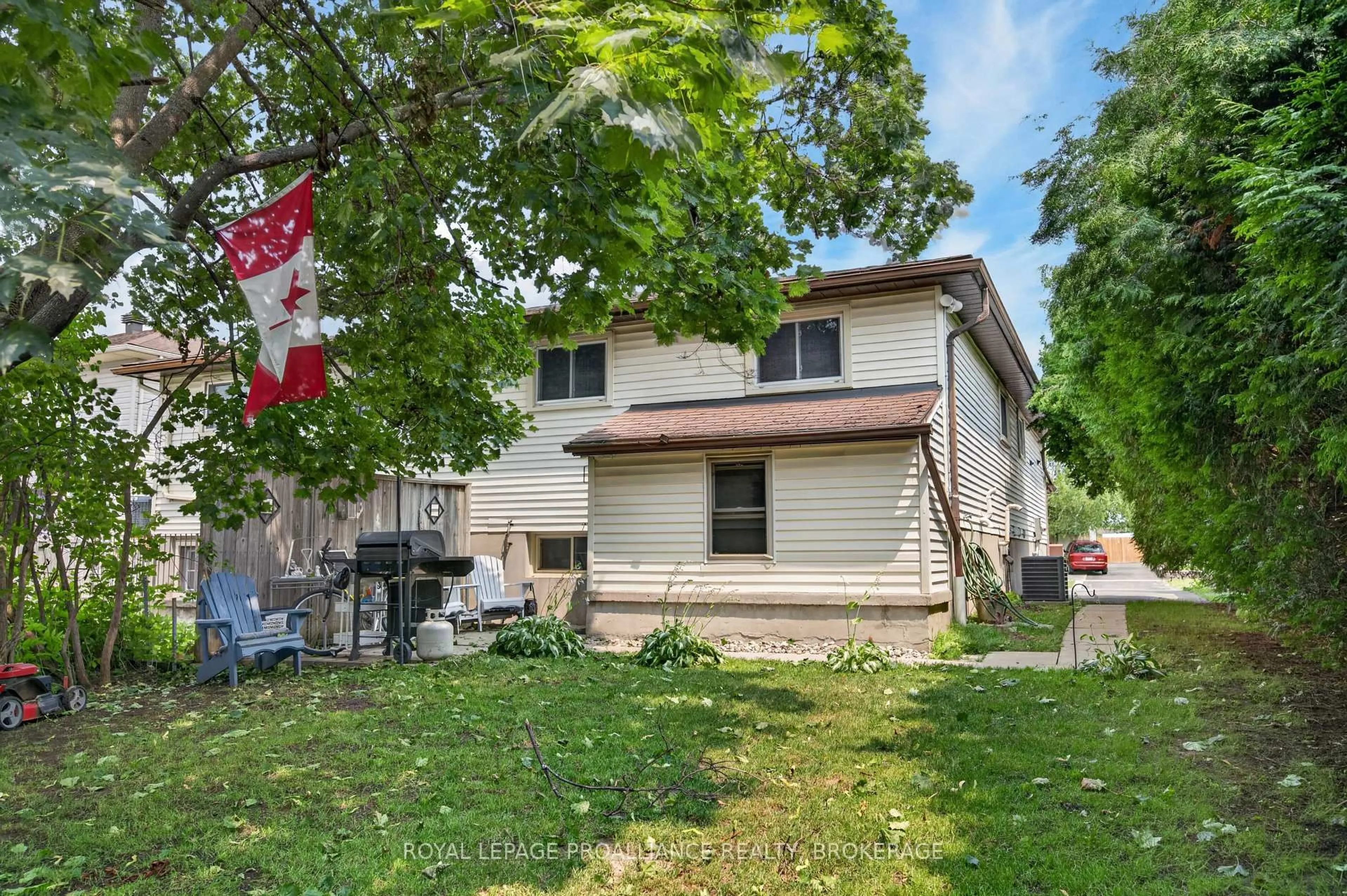 A pic from outside/outdoor area/front of a property/back of a property/a pic from drone, street for 585 Gavin Crt, Kingston Ontario K7M 8B8
