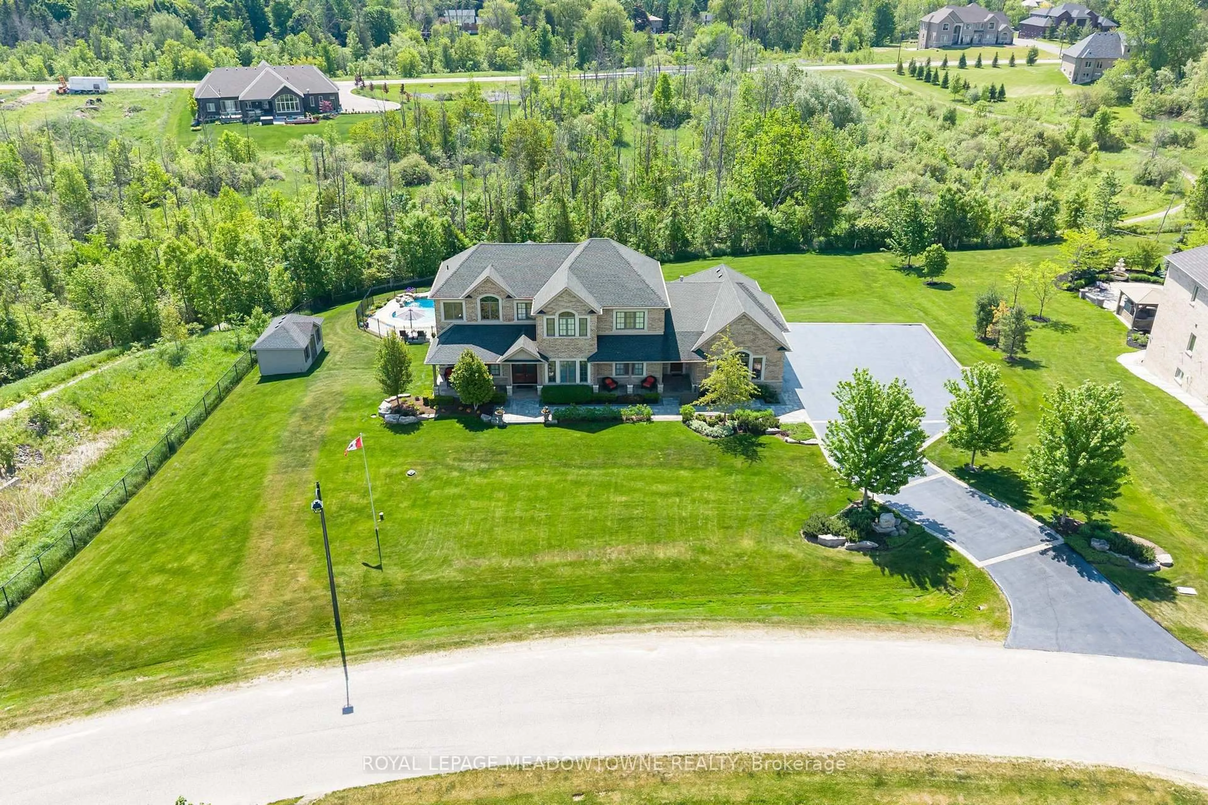 A pic from outside/outdoor area/front of a property/back of a property/a pic from drone, unknown for 107 Turner Crt, Erin Ontario N0B 1H0