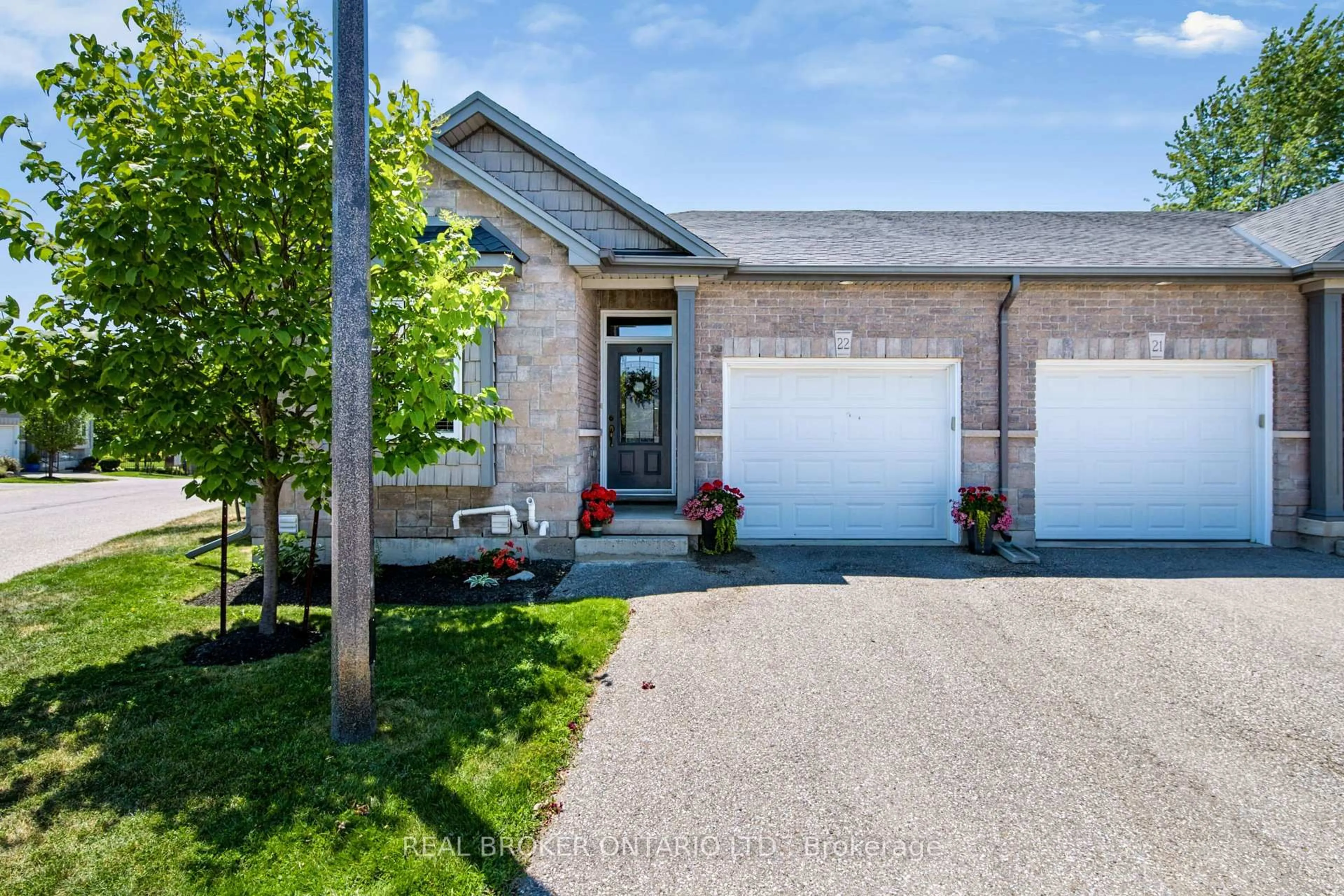 Home with brick exterior material, street for 22-244 Dundas St, Brant Ontario N3L 0B4