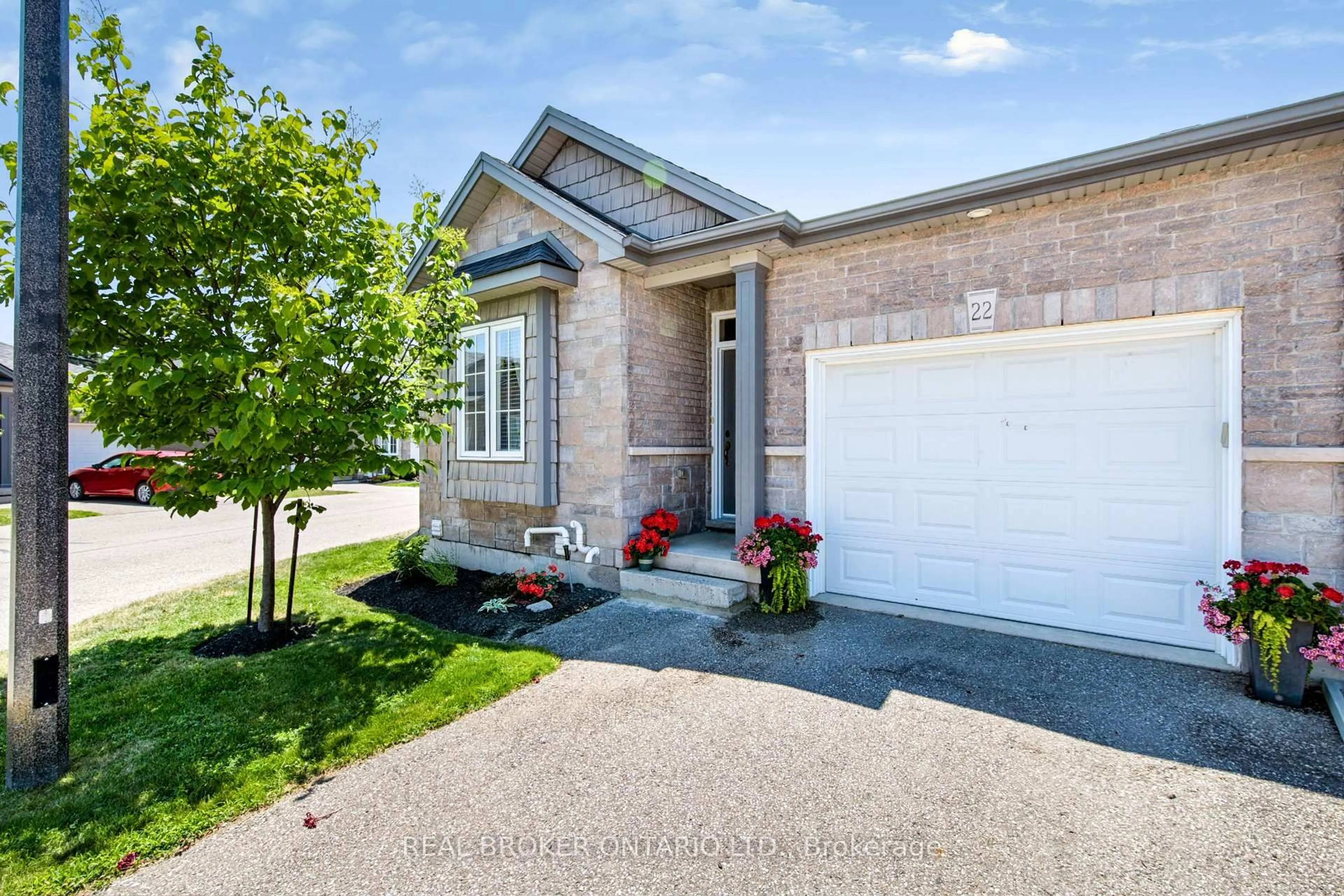 Home with brick exterior material, street for 22-244 Dundas St, Brant Ontario N3L 0B4