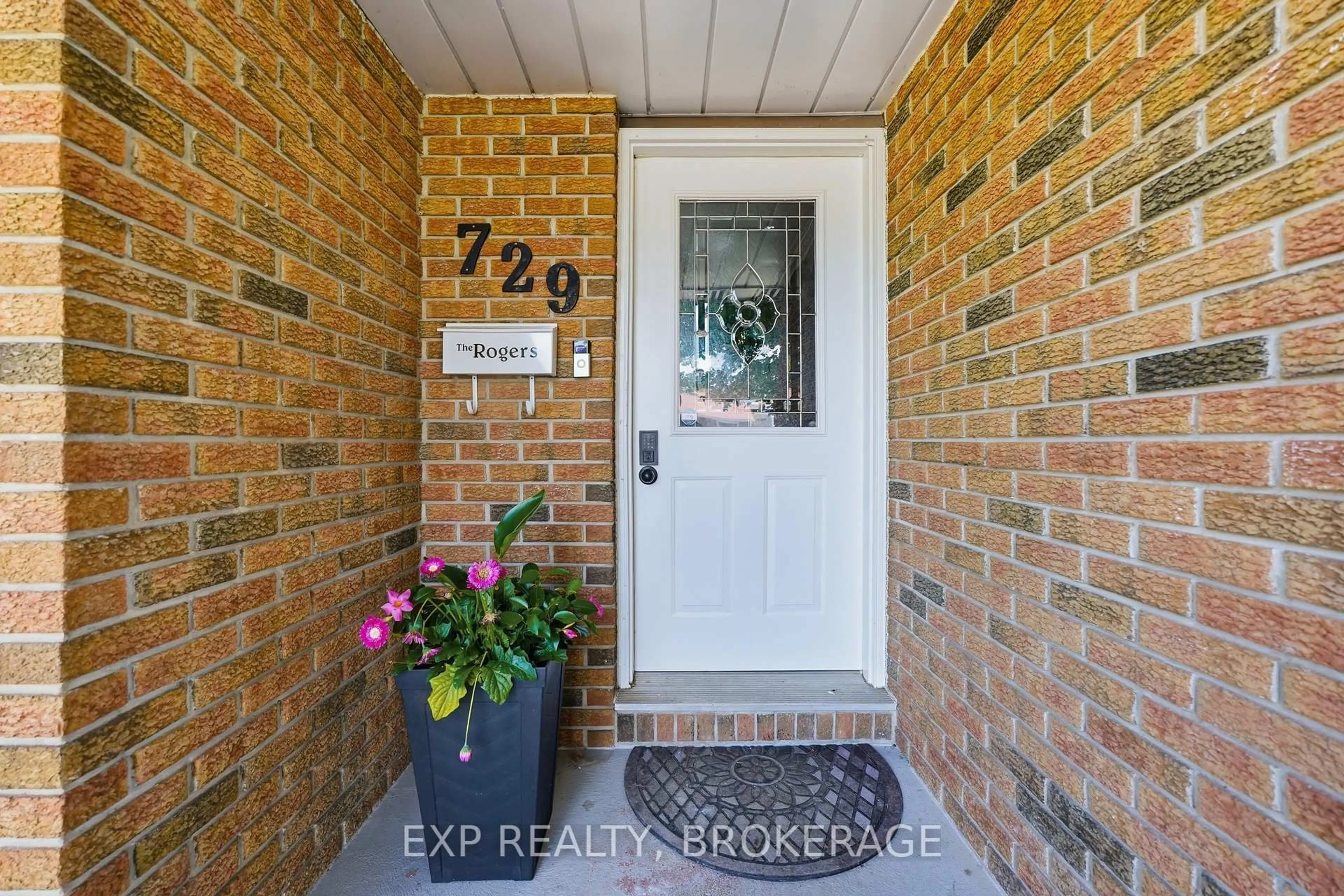 Indoor entryway for 729 Allum Ave, Kingston Ontario K7M 7A3
