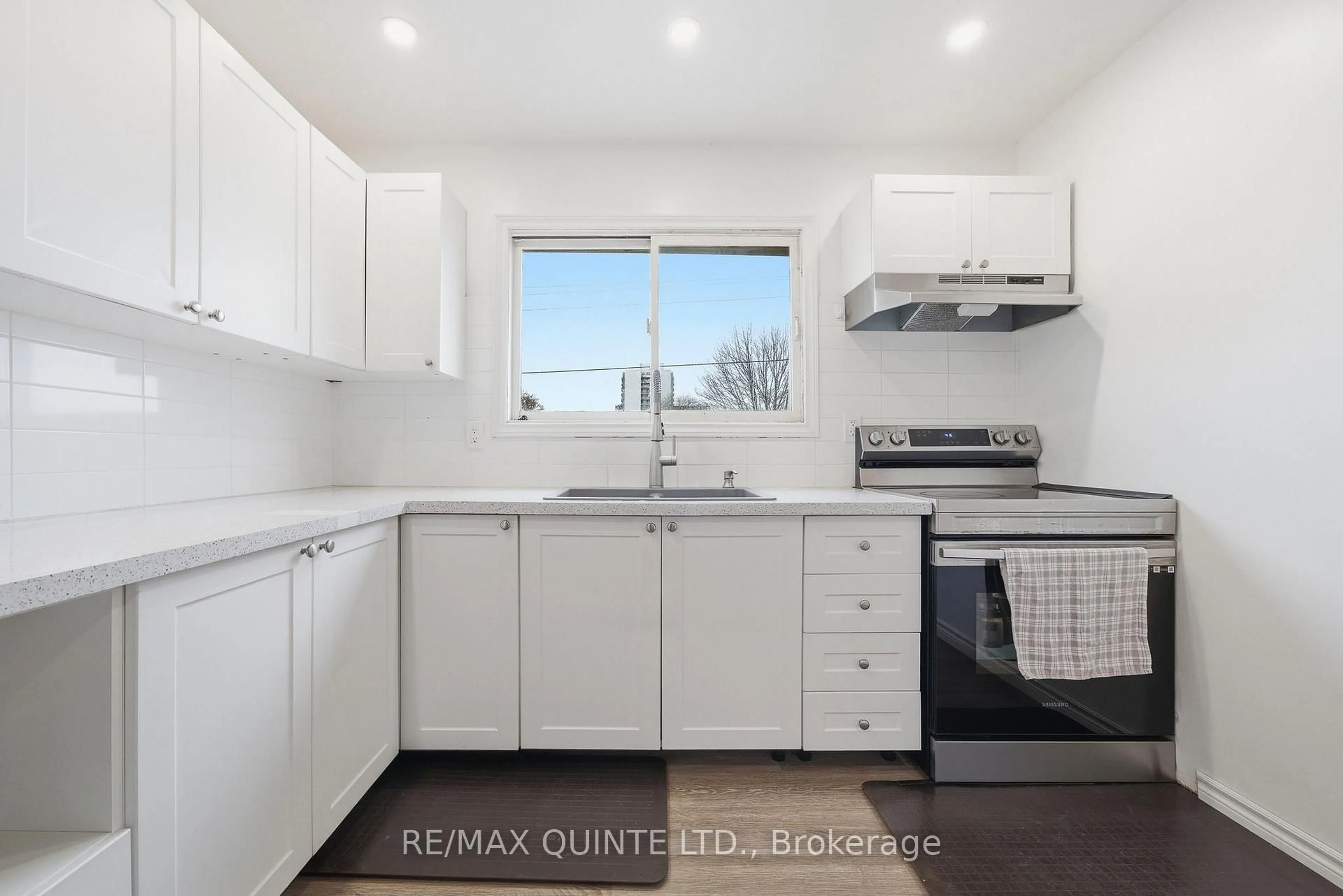 Standard kitchen, unknown for 99 Dunnett Blvd #2, Belleville Ontario K8P 4M7