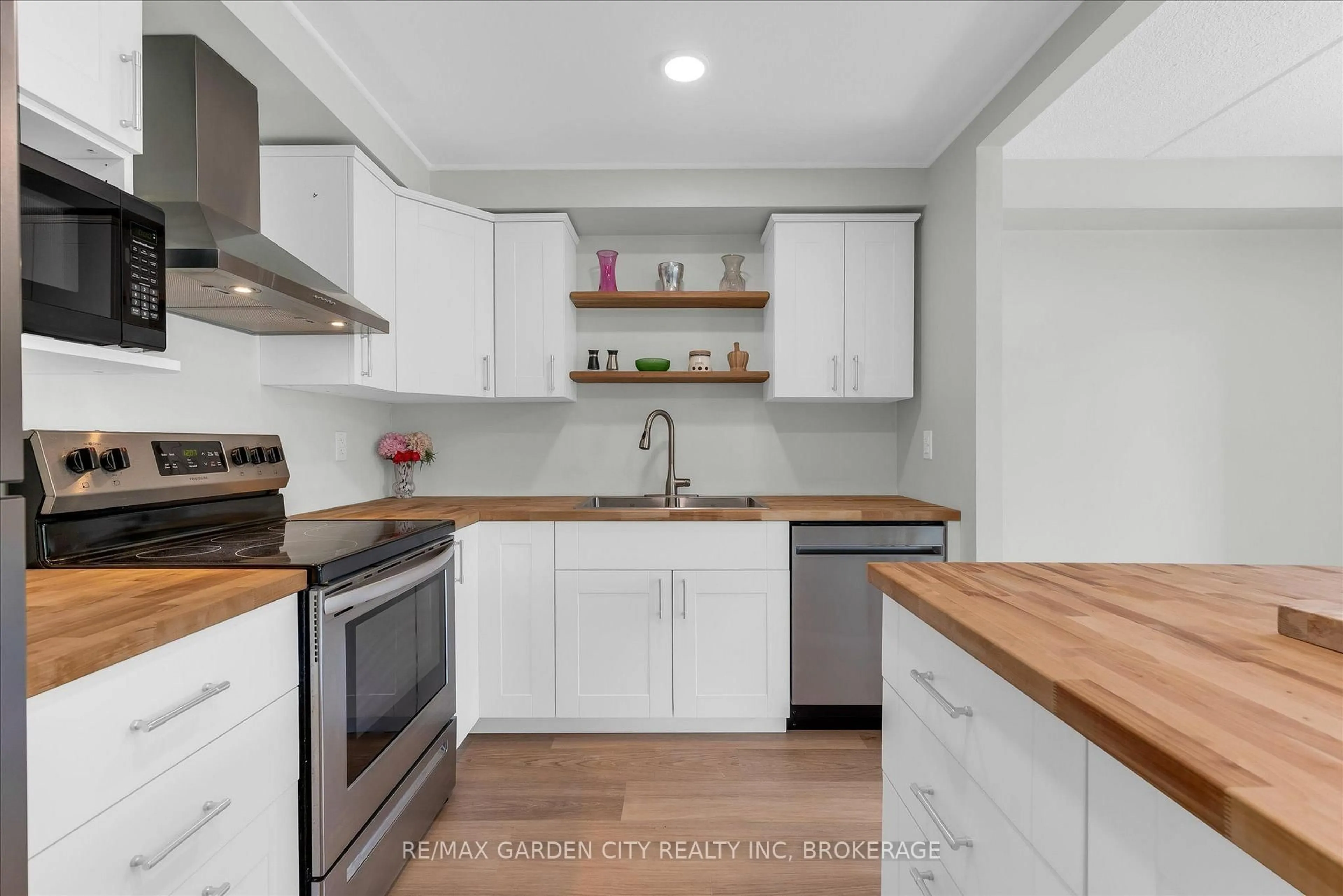 Open concept kitchen, unknown for 41 Rykert St #116, St. Catharines Ontario L2S 3A4