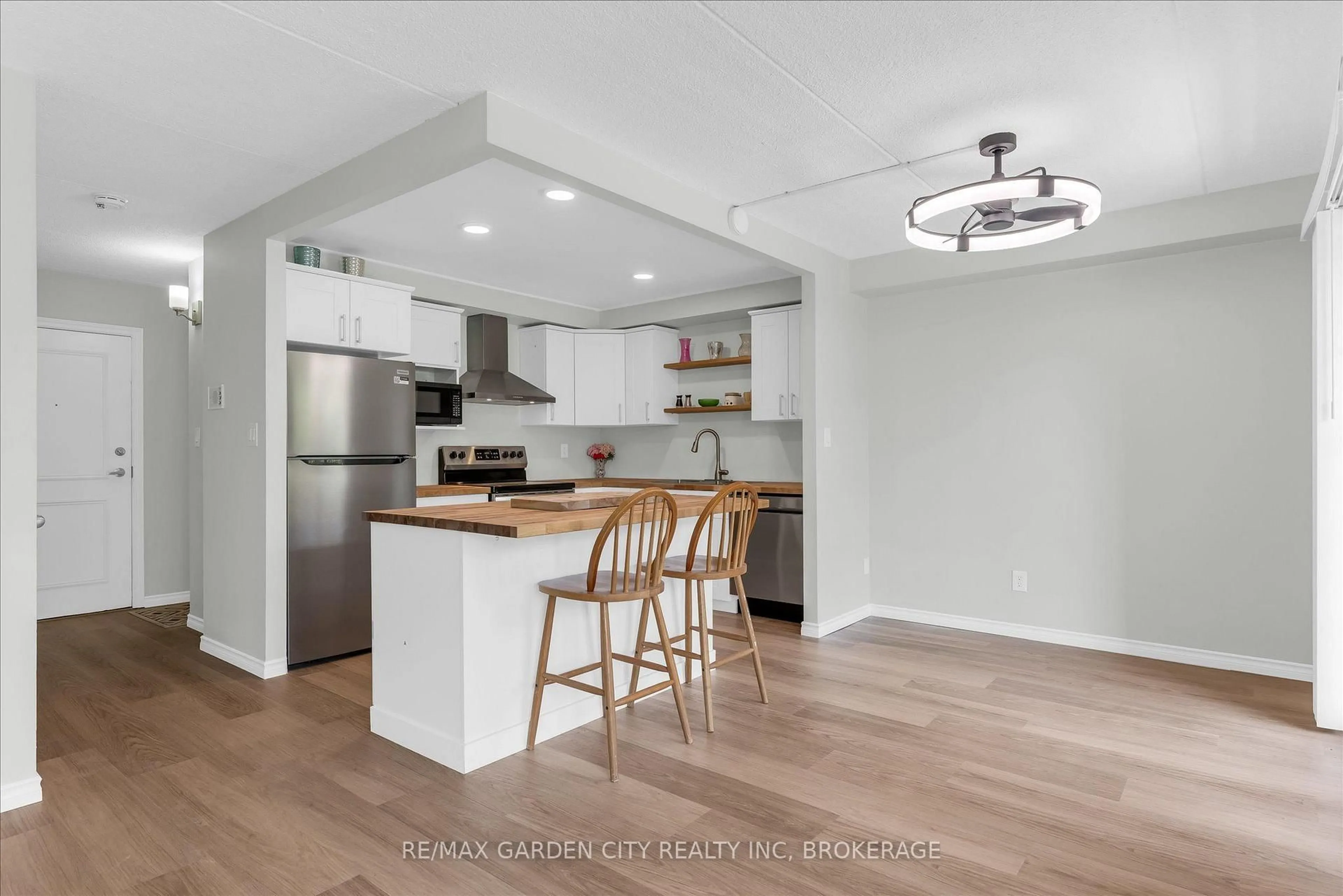 Open concept kitchen, unknown for 41 Rykert St #116, St. Catharines Ontario L2S 3A4