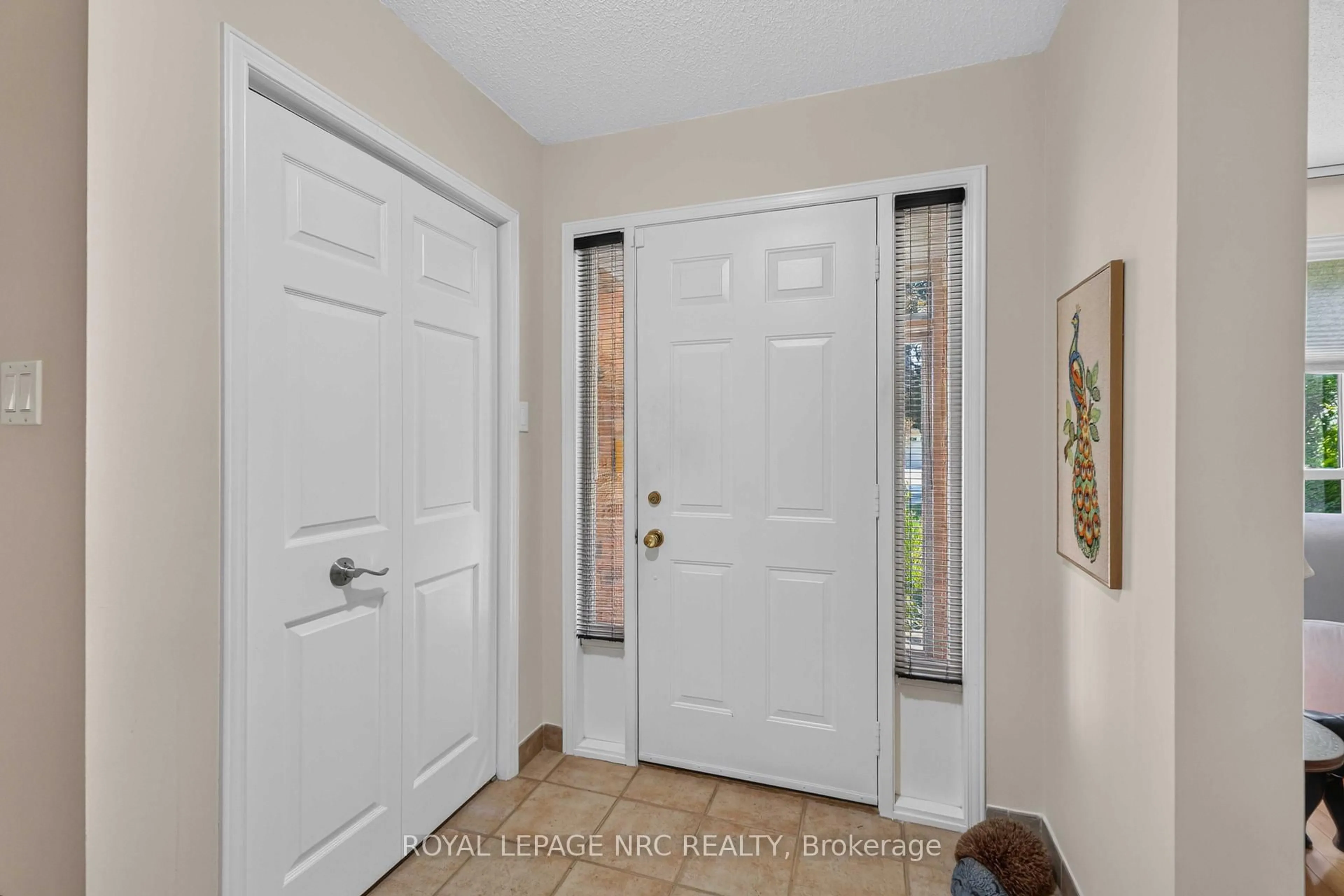 Indoor entryway for 51 Forestview Dr, Hamilton Ontario L9H 6M7