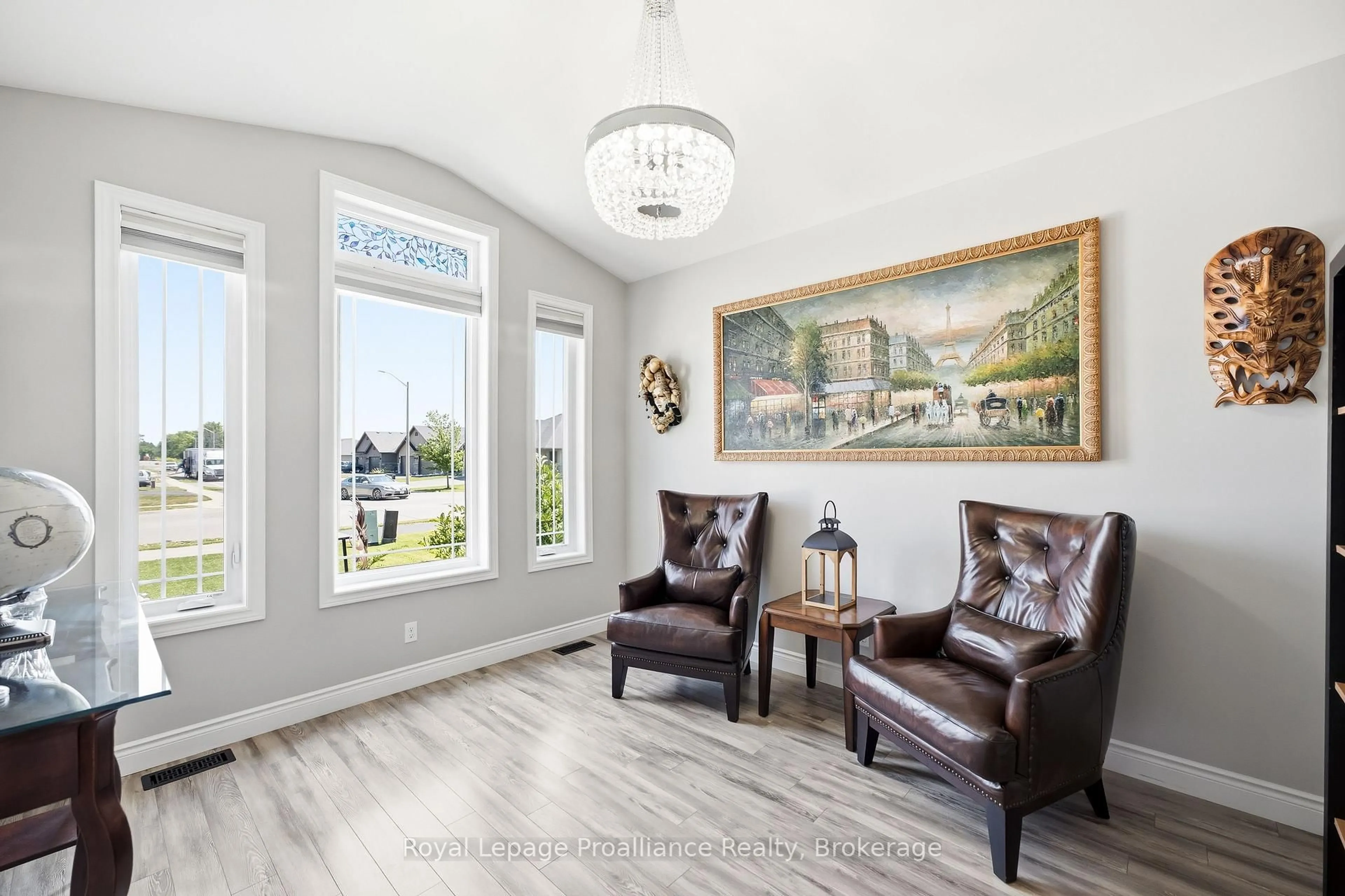 Indoor entryway for 74 Sienna Ave, Belleville Ontario K8P 0E4