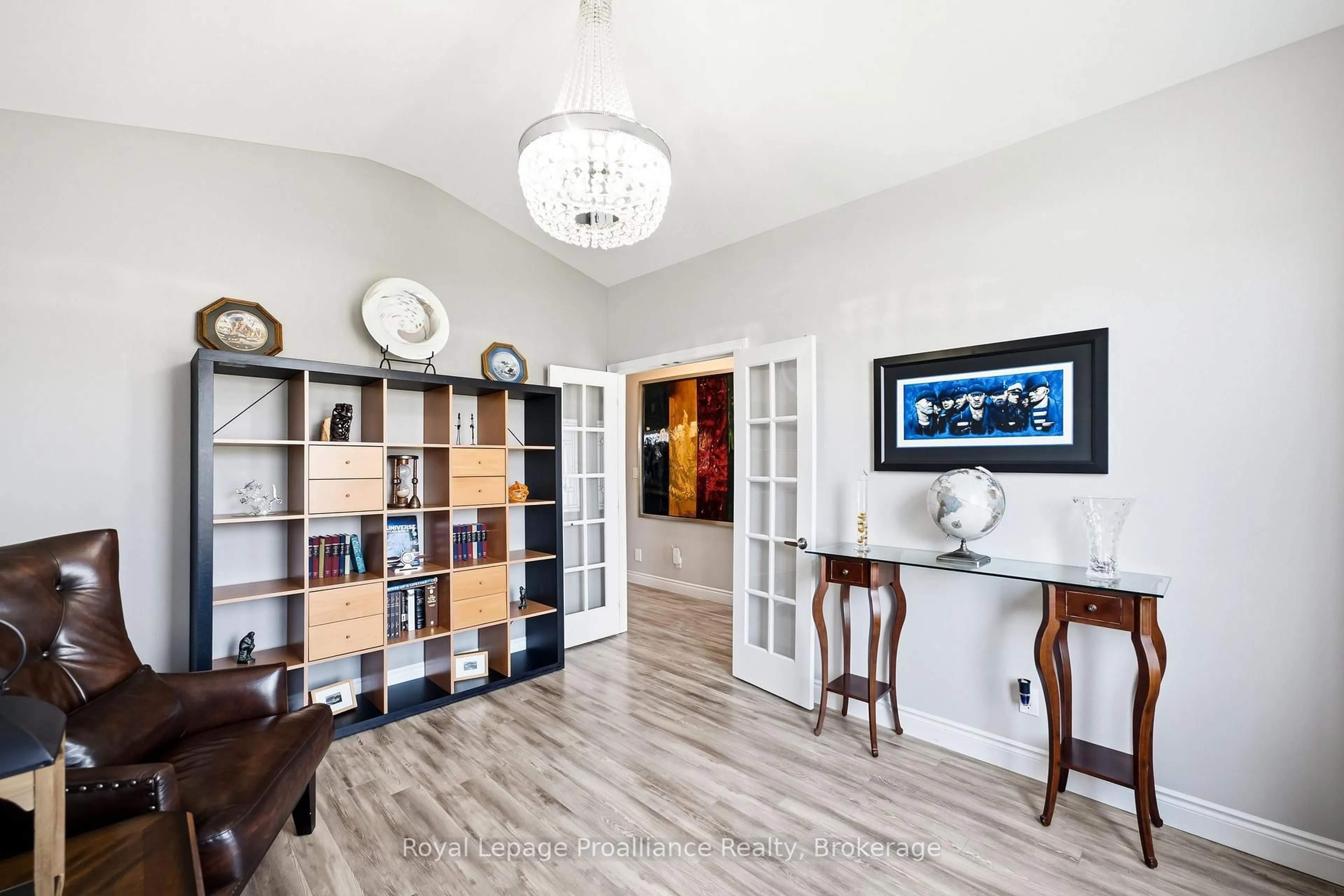 Indoor entryway for 74 Sienna Ave, Belleville Ontario K8P 0E4