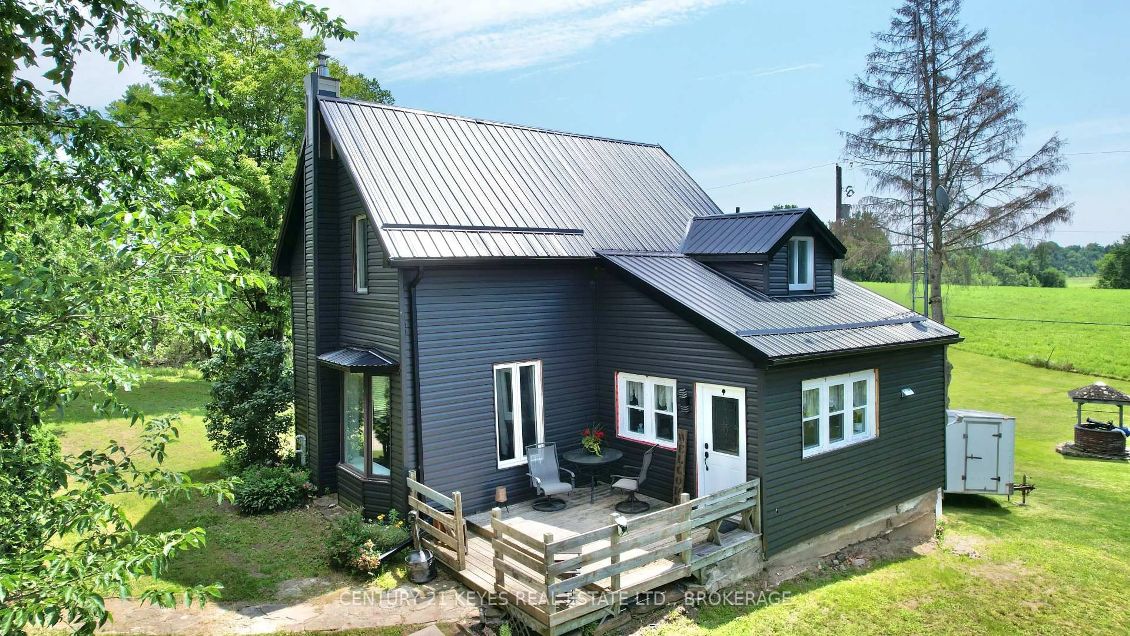 A pic from outside/outdoor area/front of a property/back of a property/a pic from drone, building for 129 Mountain St, Leeds and the Thousand Islands Ontario K0E 1R0