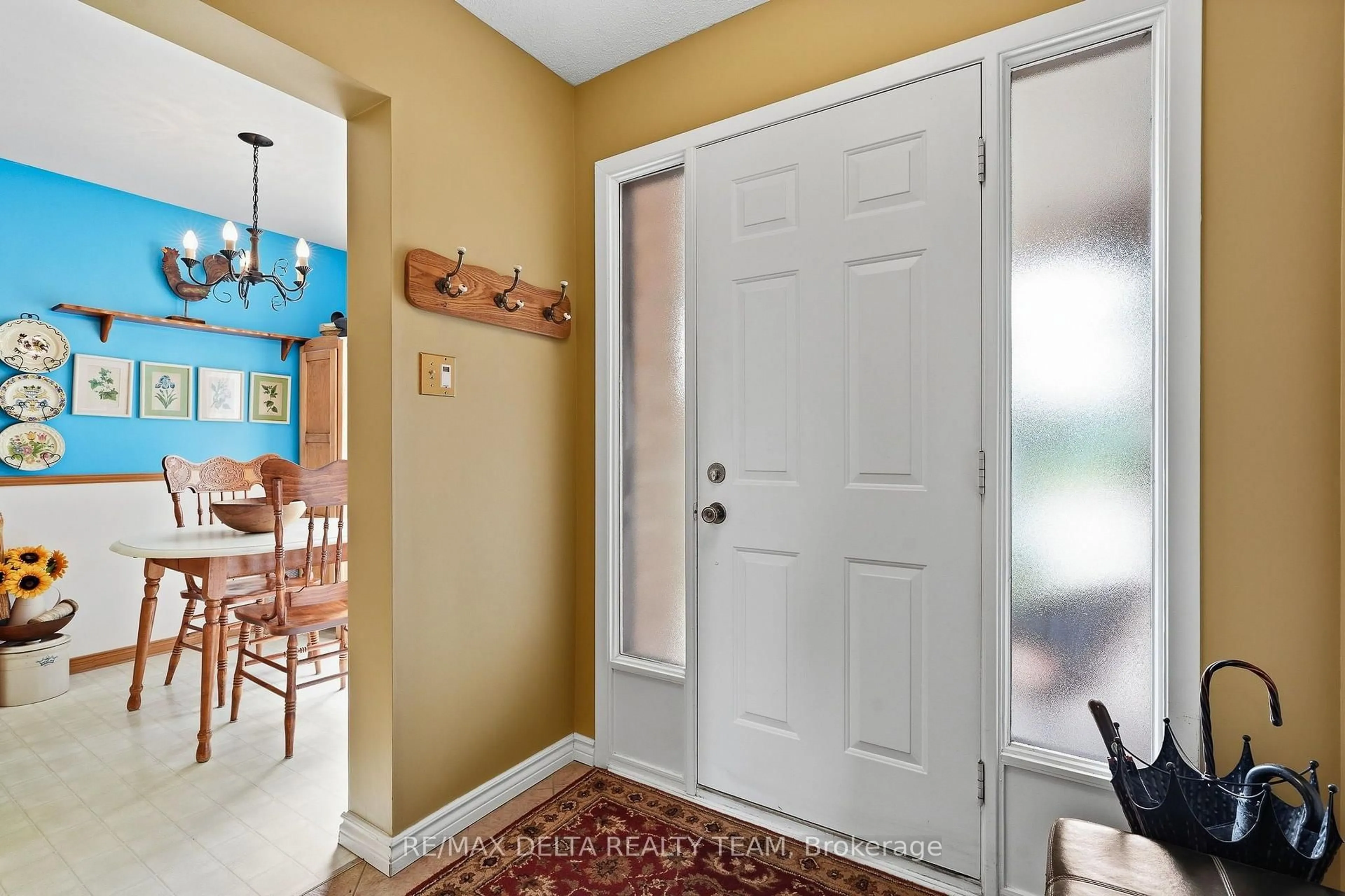 Indoor entryway for 1091 St Lucia Pl, Ottawa Ontario K1C 2G4