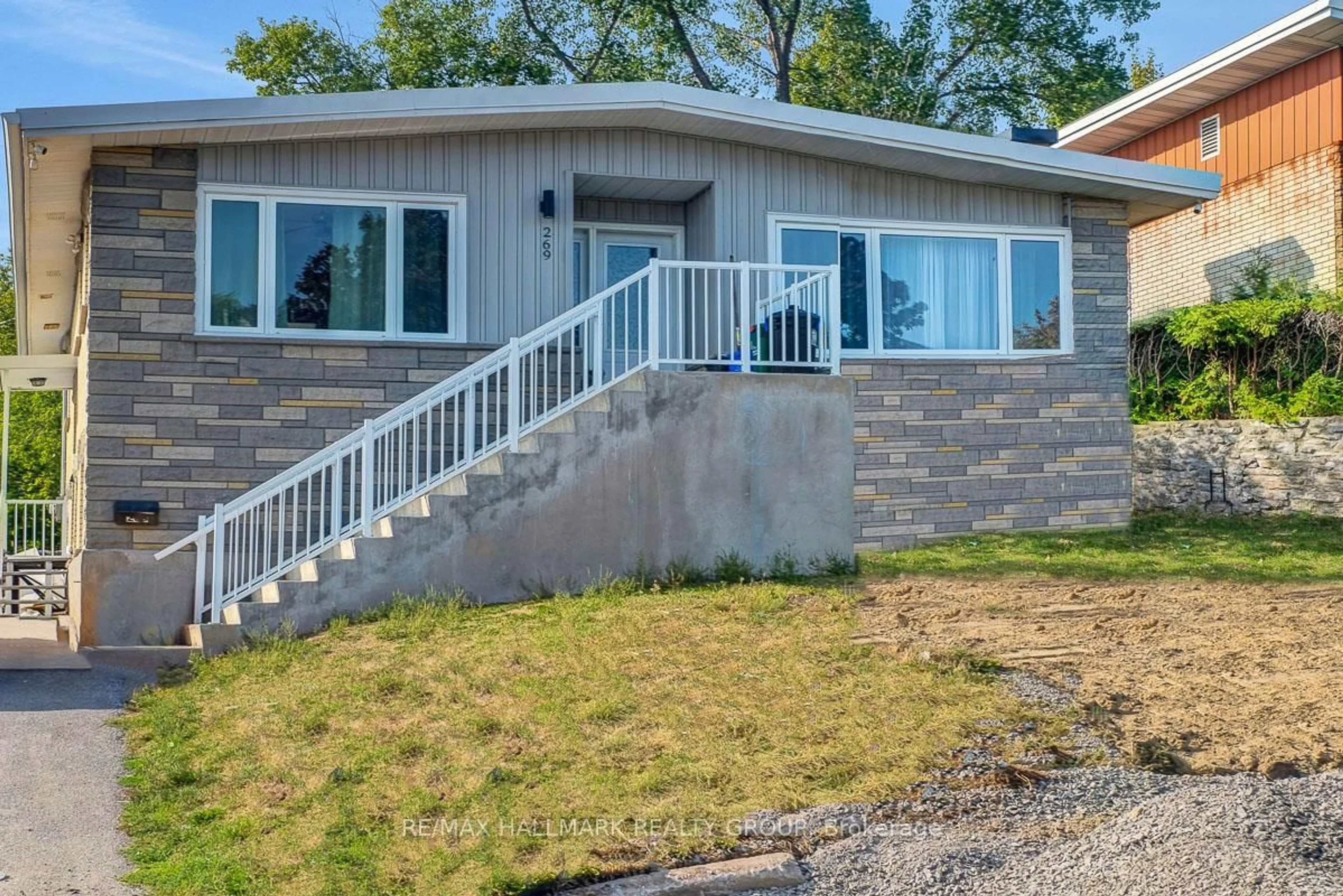 Home with vinyl exterior material, unknown for 269 Michel Circ, Ottawa Ontario K1L 7P4