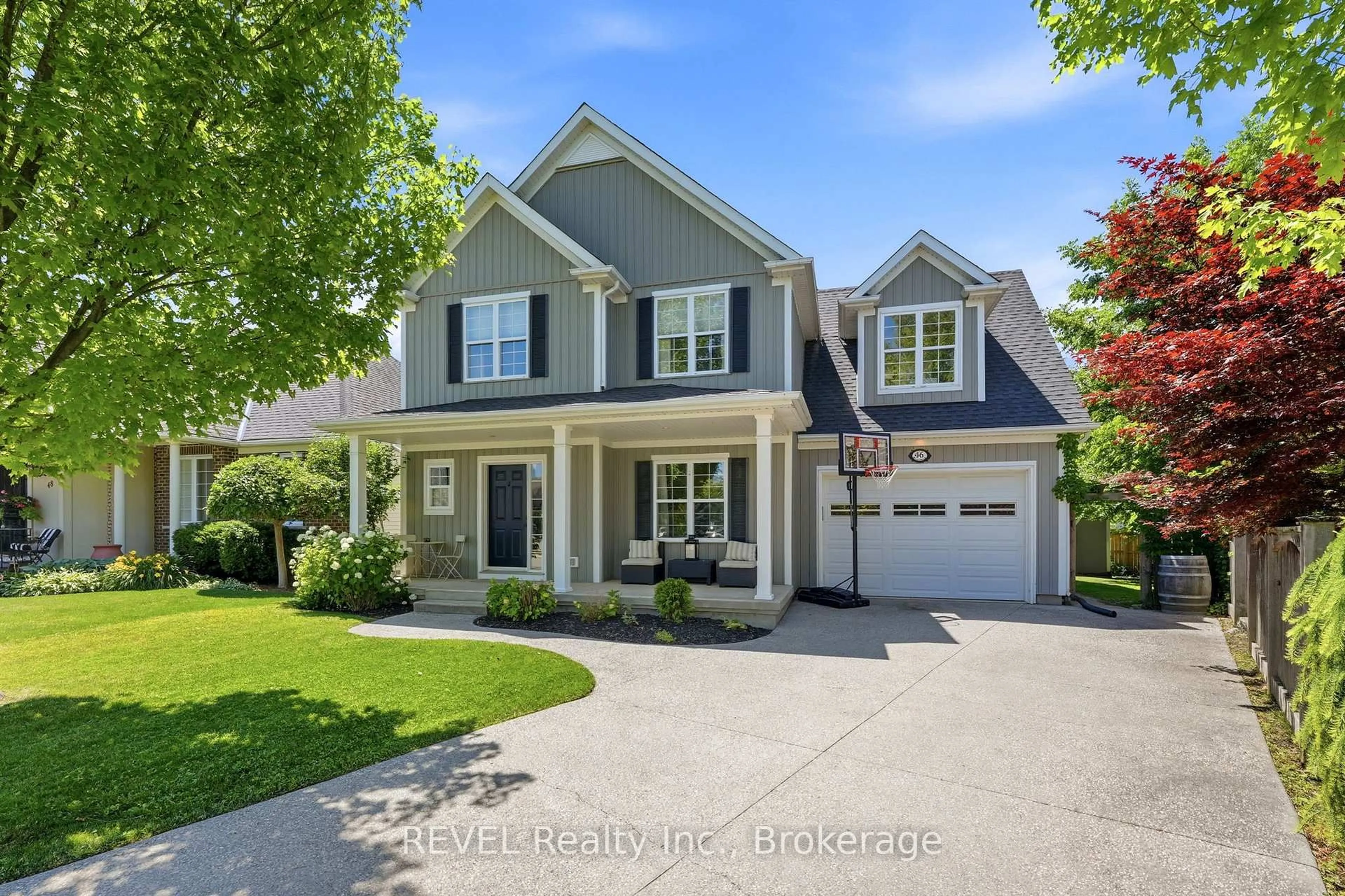 Home with vinyl exterior material, street for 46 Pinot Tr, Niagara-on-the-Lake Ontario L0S 1J0