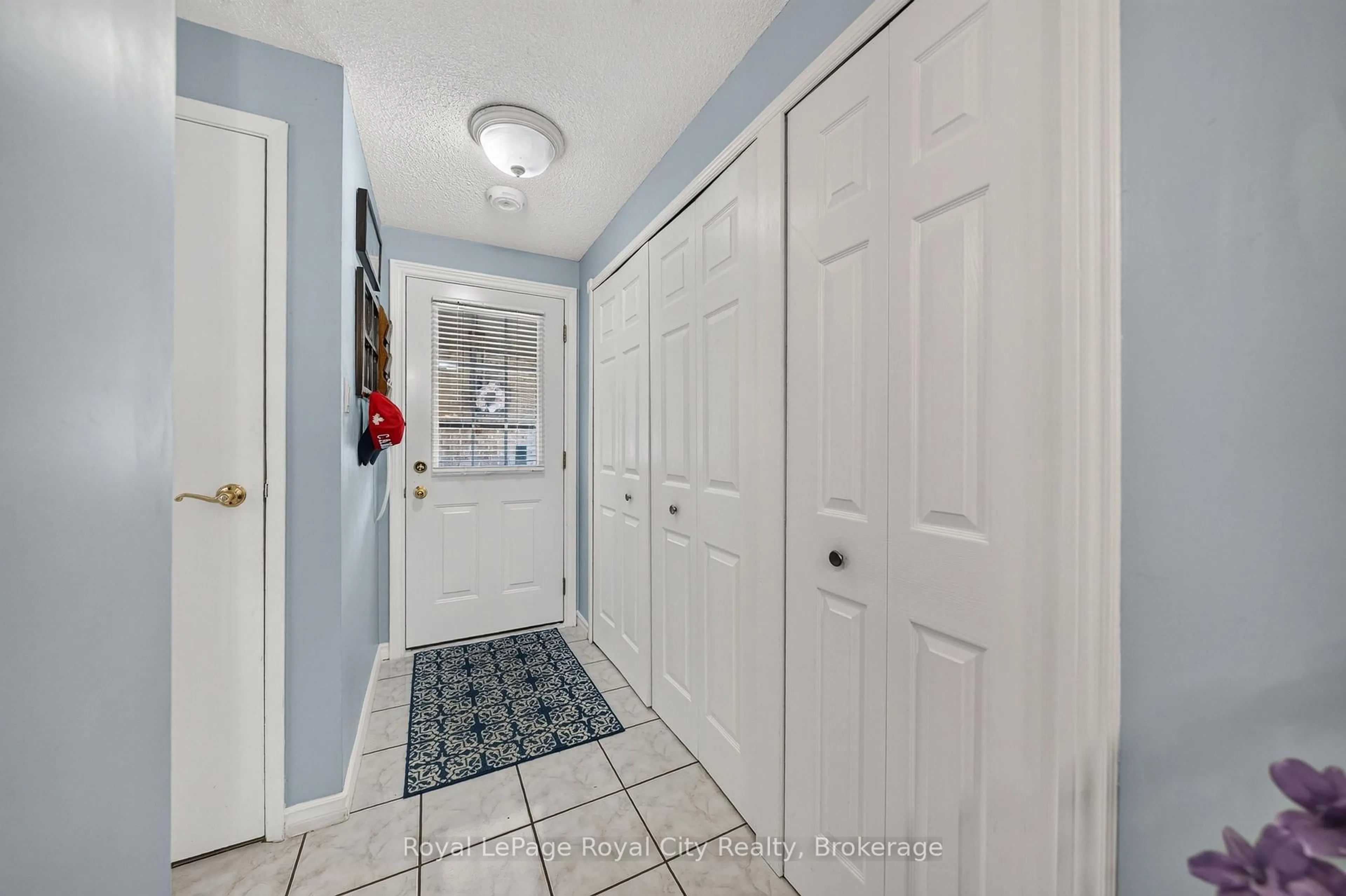 Indoor entryway for 539 Willow Rd #58, Guelph Ontario N1H 7G3