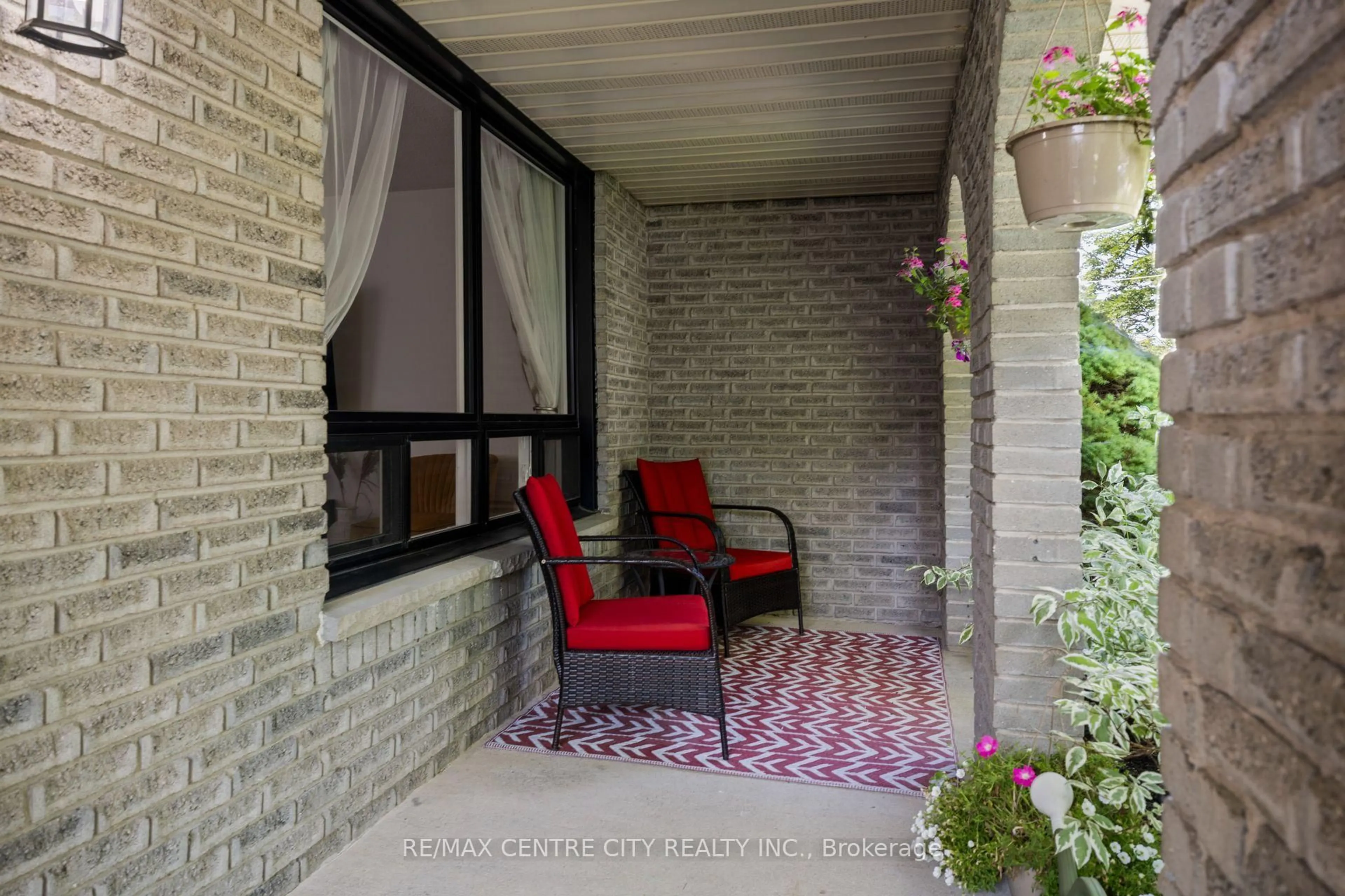Patio, street for 684 Macyoung Dr, Kincardine Ontario N2Z 1S9