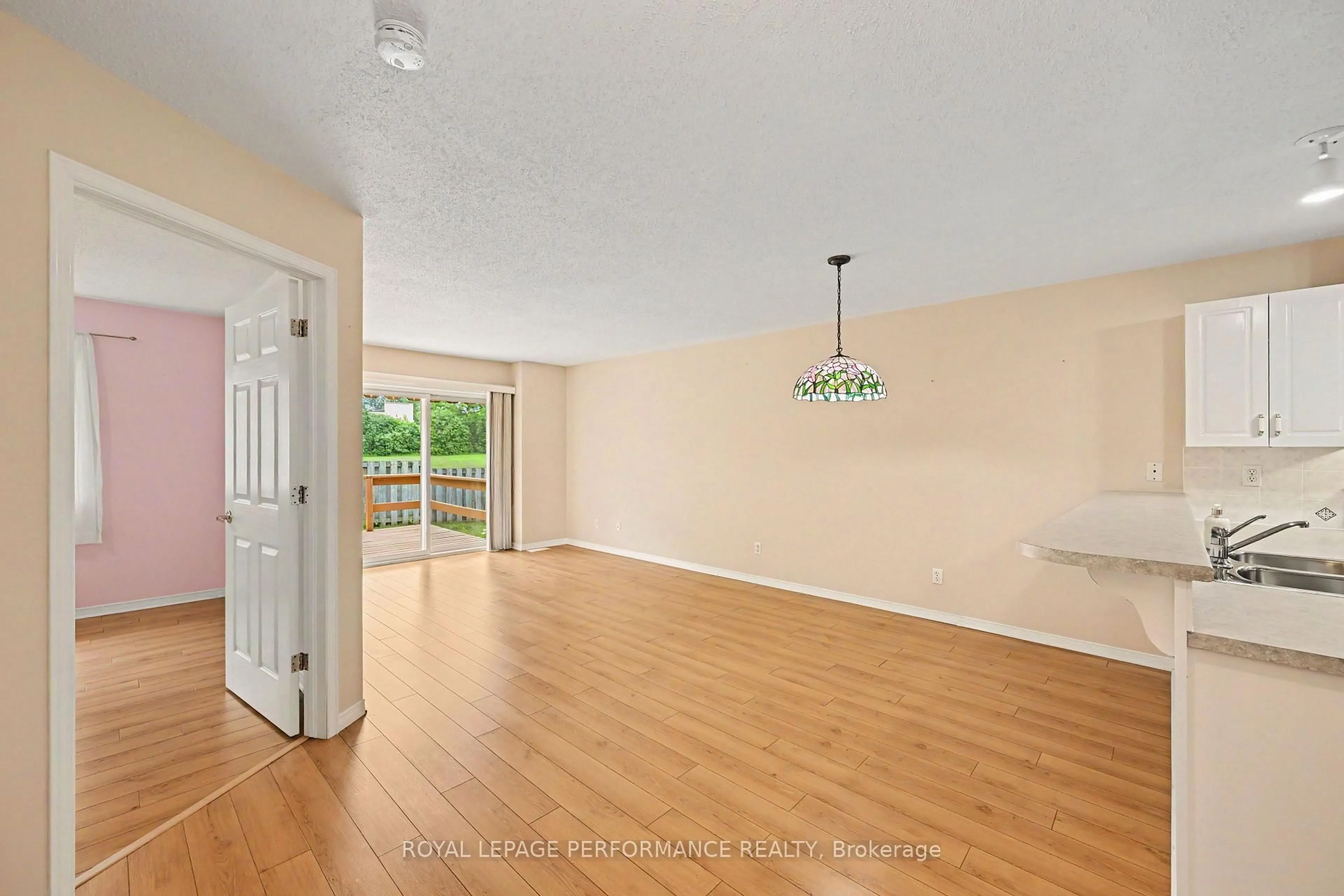 Unknown for 18 Daphne Cres, Ottawa Ontario K2S 1Y1