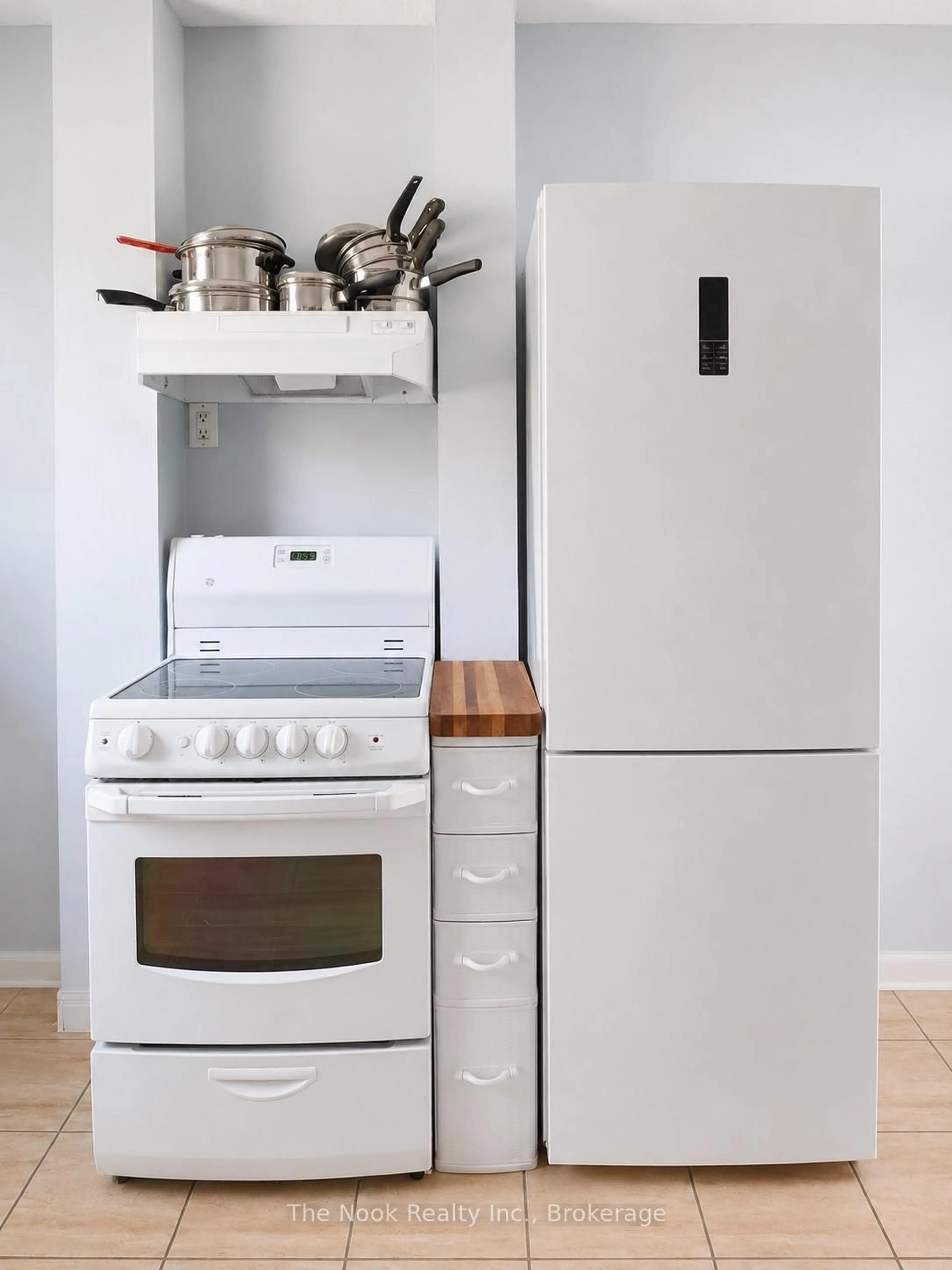 Standard kitchen, unknown for 10 Cavan St, Port Hope Ontario L1A 3B4