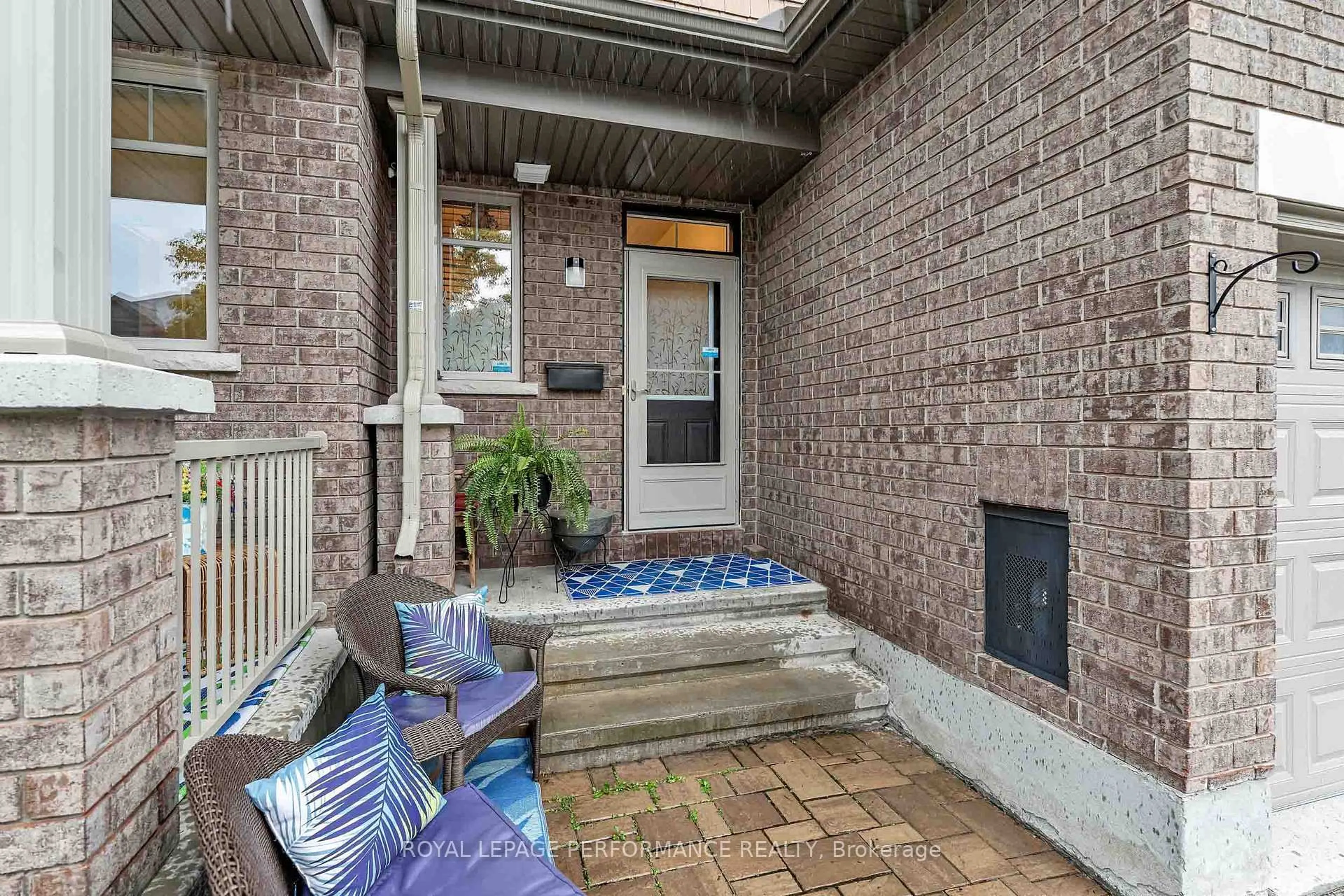 Patio, street for 510 Knotridge St, Orleans Ontario K1W 0C7