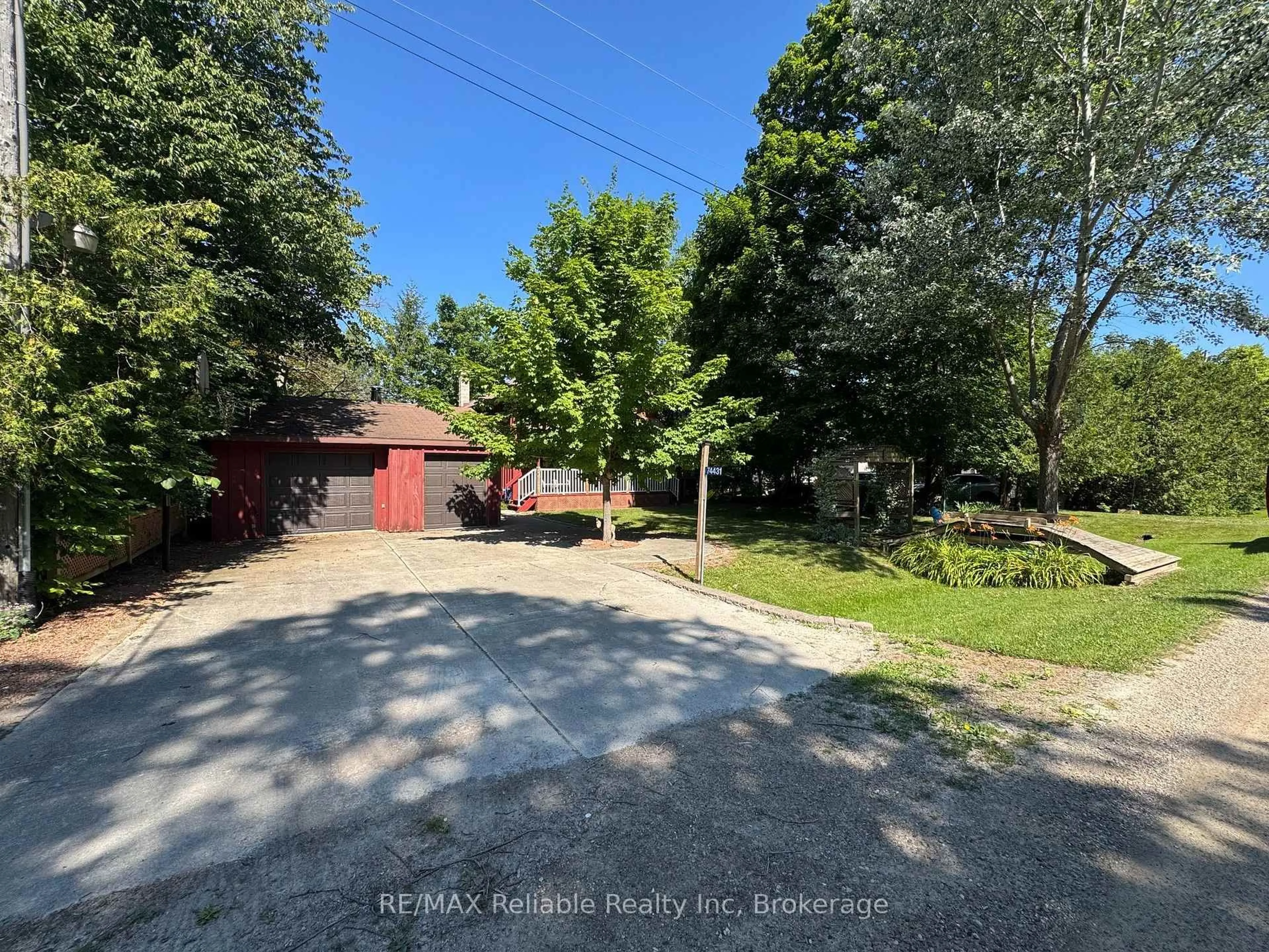 A pic from outside/outdoor area/front of a property/back of a property/a pic from drone, street for 74431 Woodland Dr, Bluewater Ontario N0M 1G0