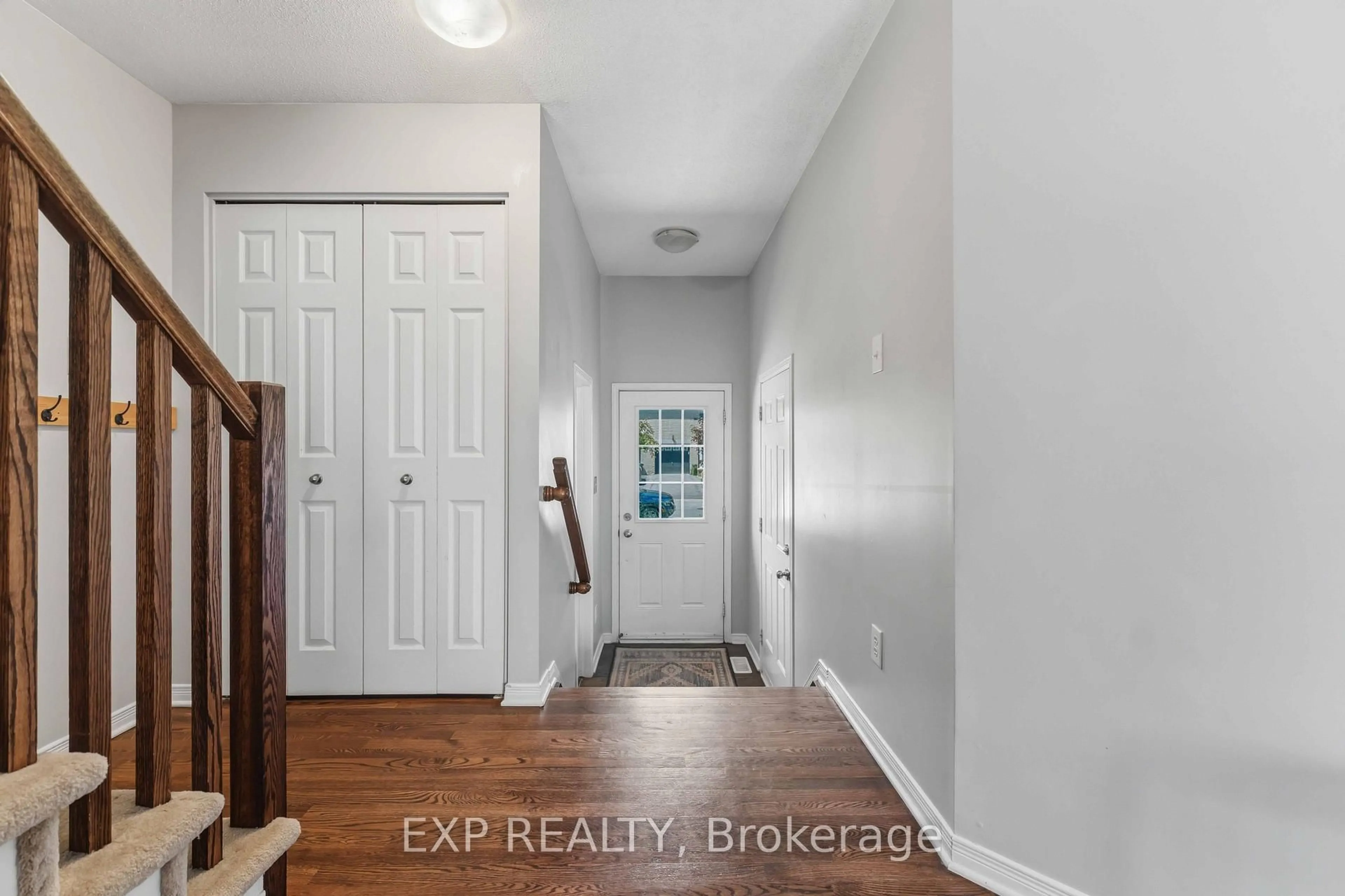 Indoor entryway for 321 Brigitta St, Ottawa Ontario K2S 0H8