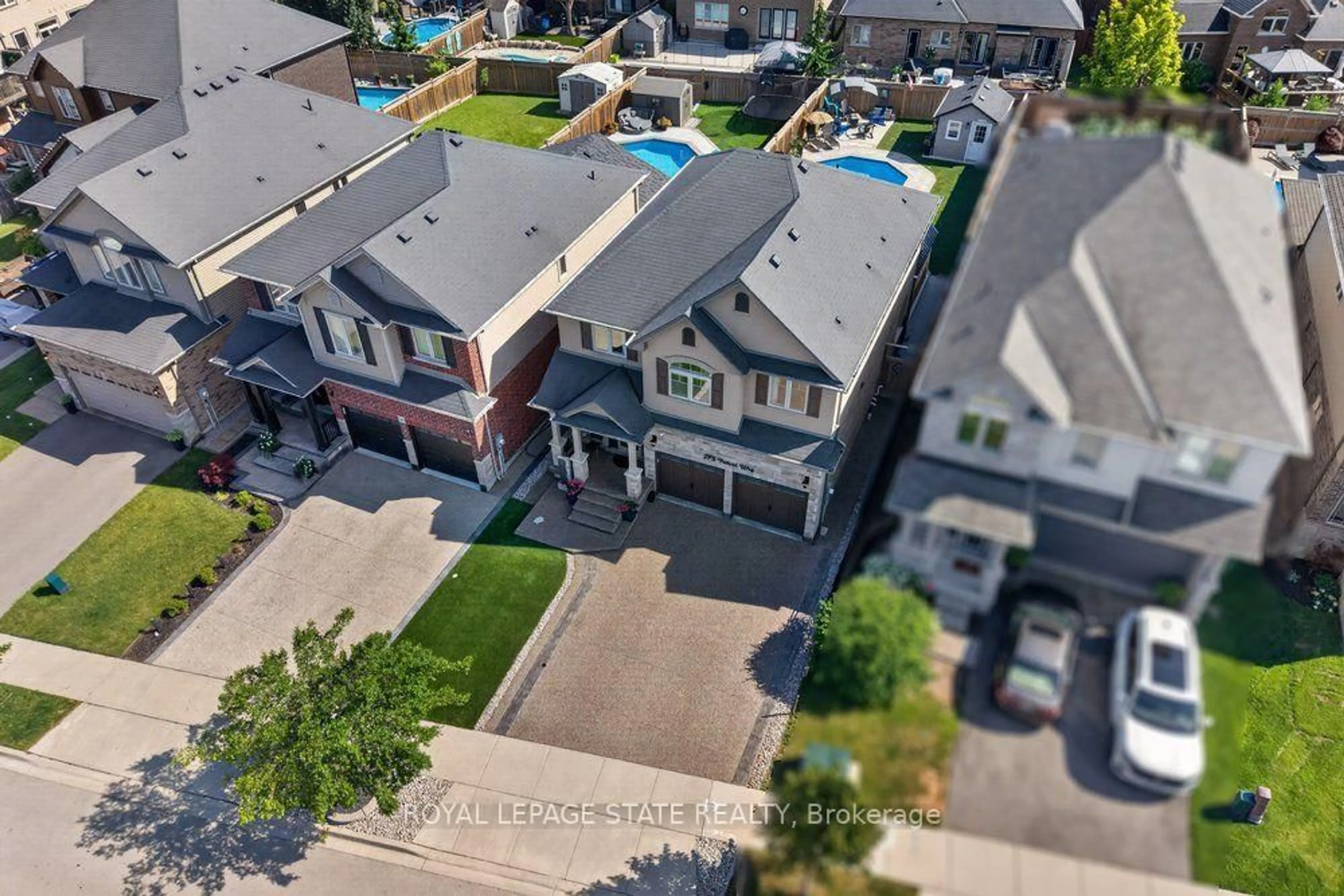 A pic from outside/outdoor area/front of a property/back of a property/a pic from drone, street for 273 Festival Way, Hamilton Ontario L0R 1C0