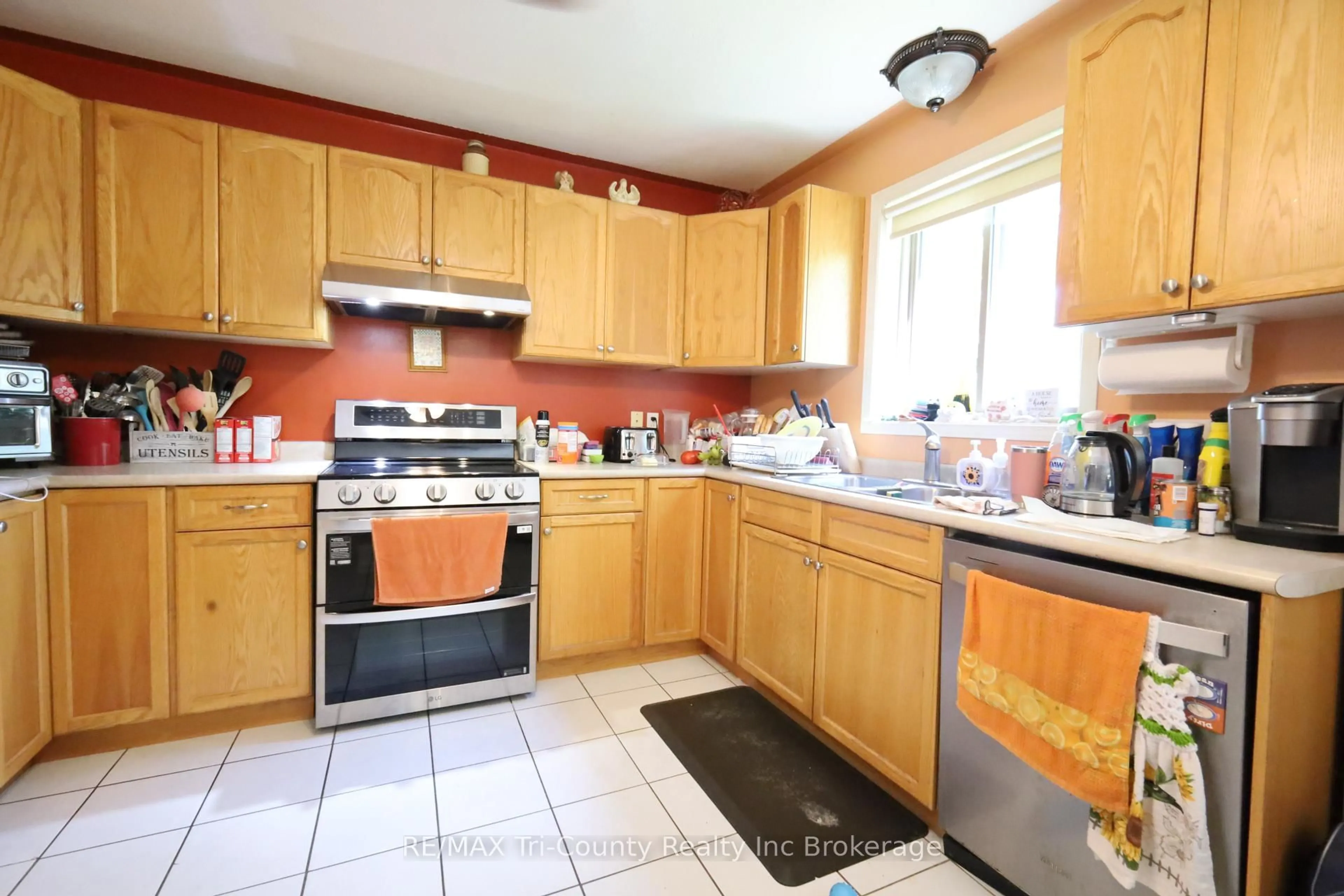 Standard kitchen, unknown for 43 Trillium Dr, Tillsonburg Ontario N4G 5S8