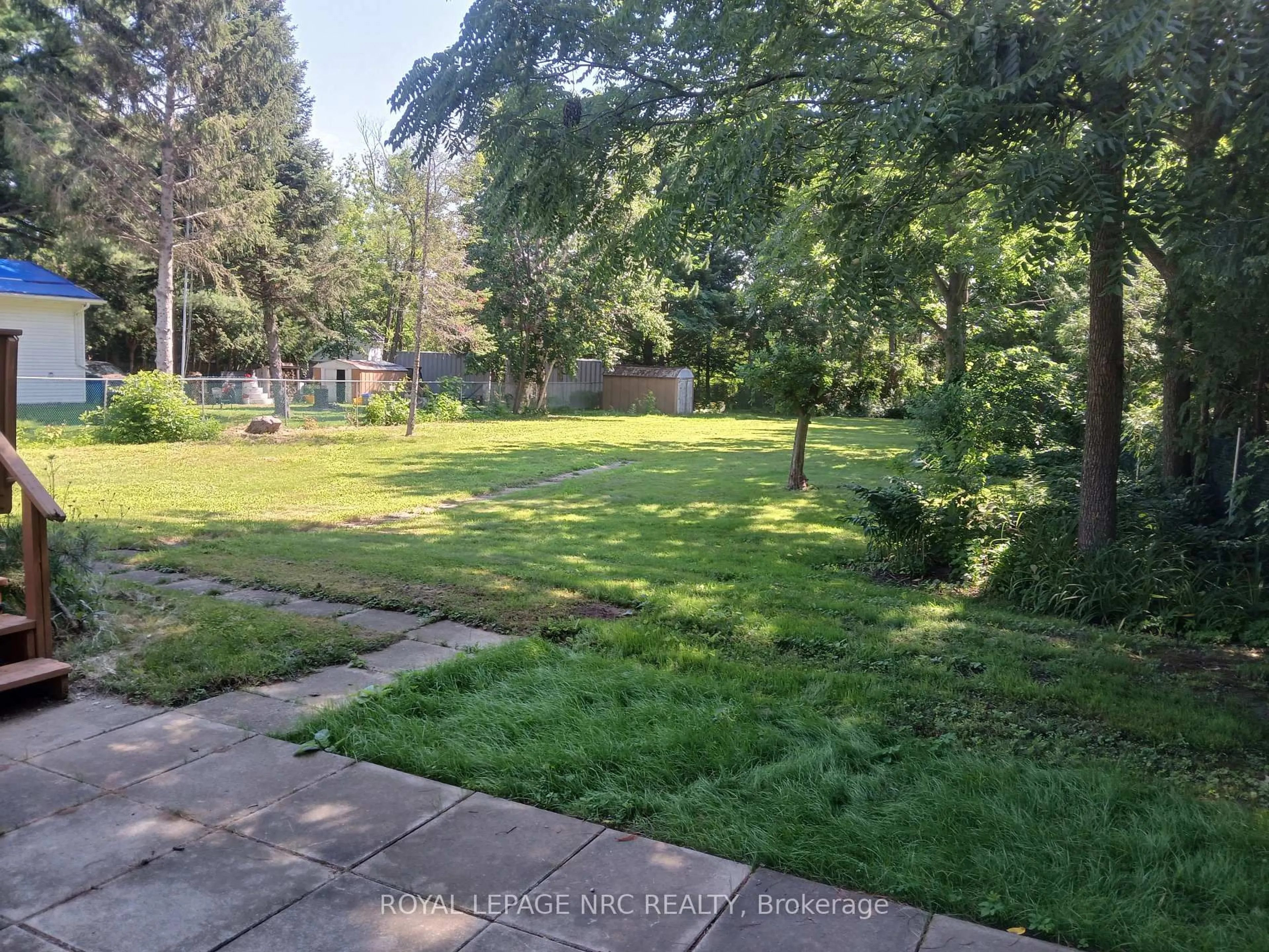 A pic from outside/outdoor area/front of a property/back of a property/a pic from drone, street for 22 Dunblane Ave, St. Catharines Ontario L2M 3Z7