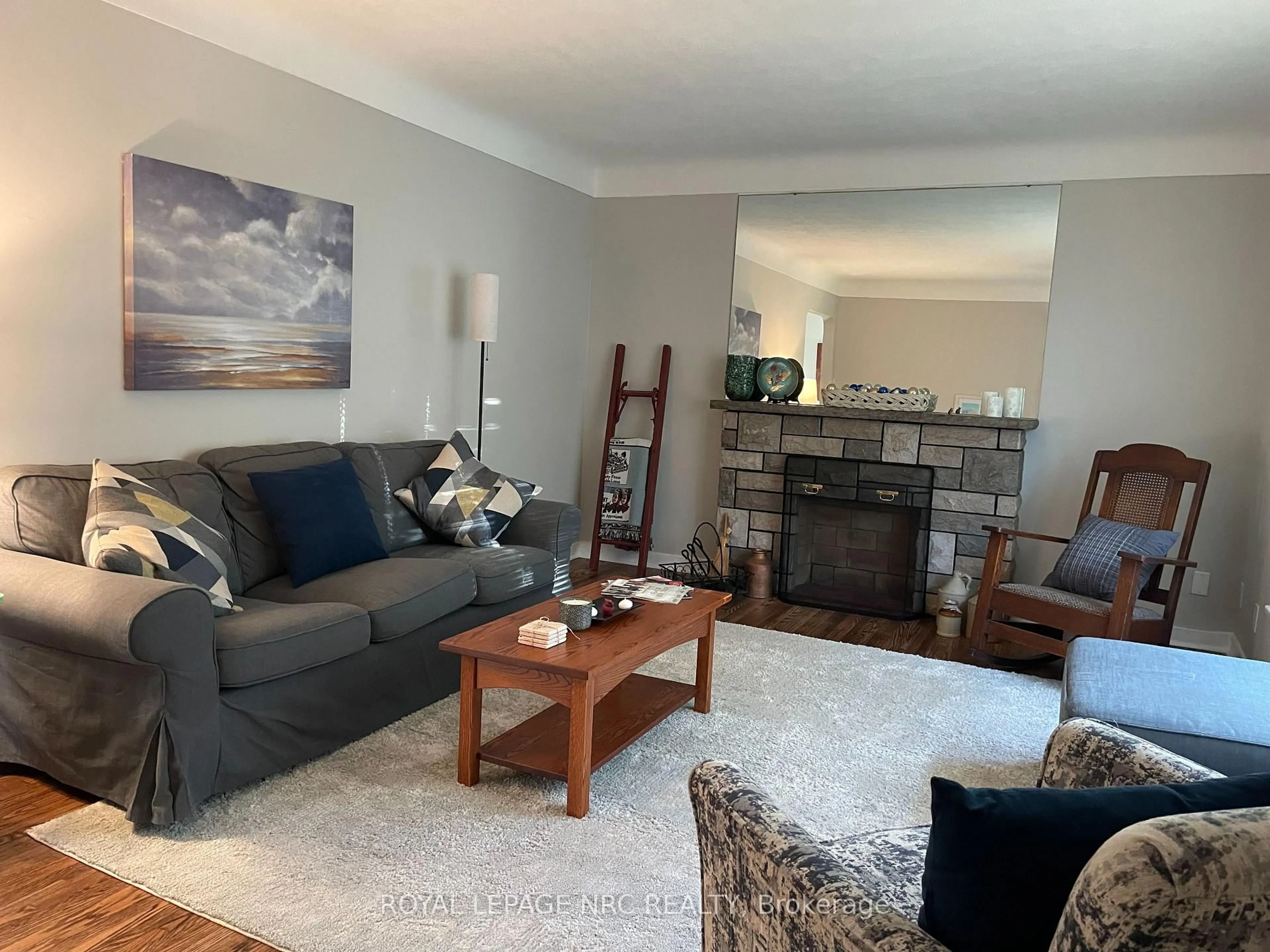 Living room with furniture, wood/laminate floor for 22 Dunblane Ave, St. Catharines Ontario L2M 3Z7