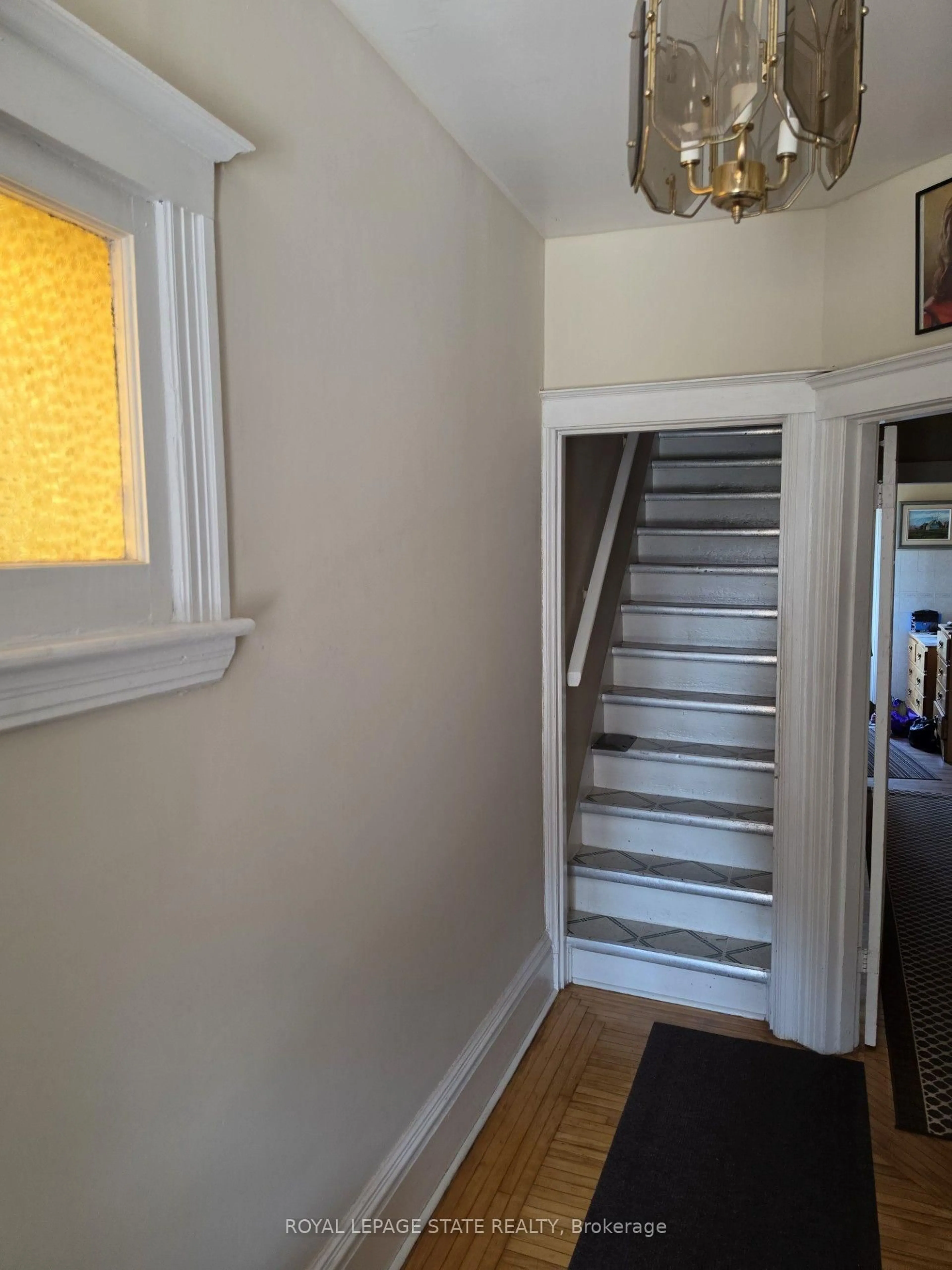 Stairs for 44 Arthur Ave, Hamilton Ontario L8L 6C5