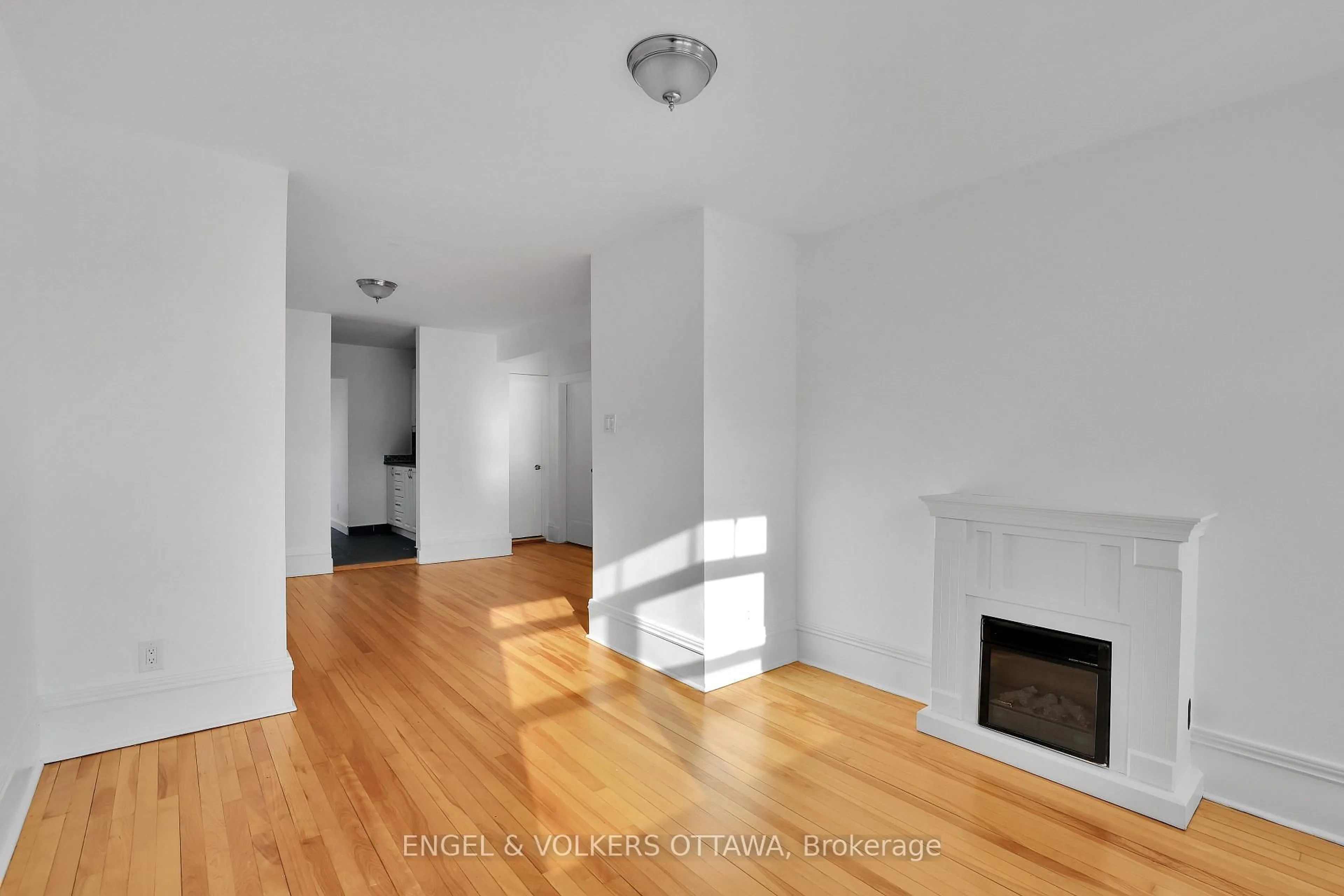 A pic of a room for 491 Mcleod St, Ottawa Ontario K1R 5P7